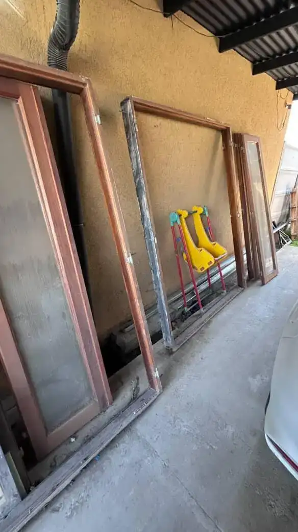 2 ventanas balcón Los Marcos tienen detalles abajo 1,50x2 metros se pueden vender de a una 4