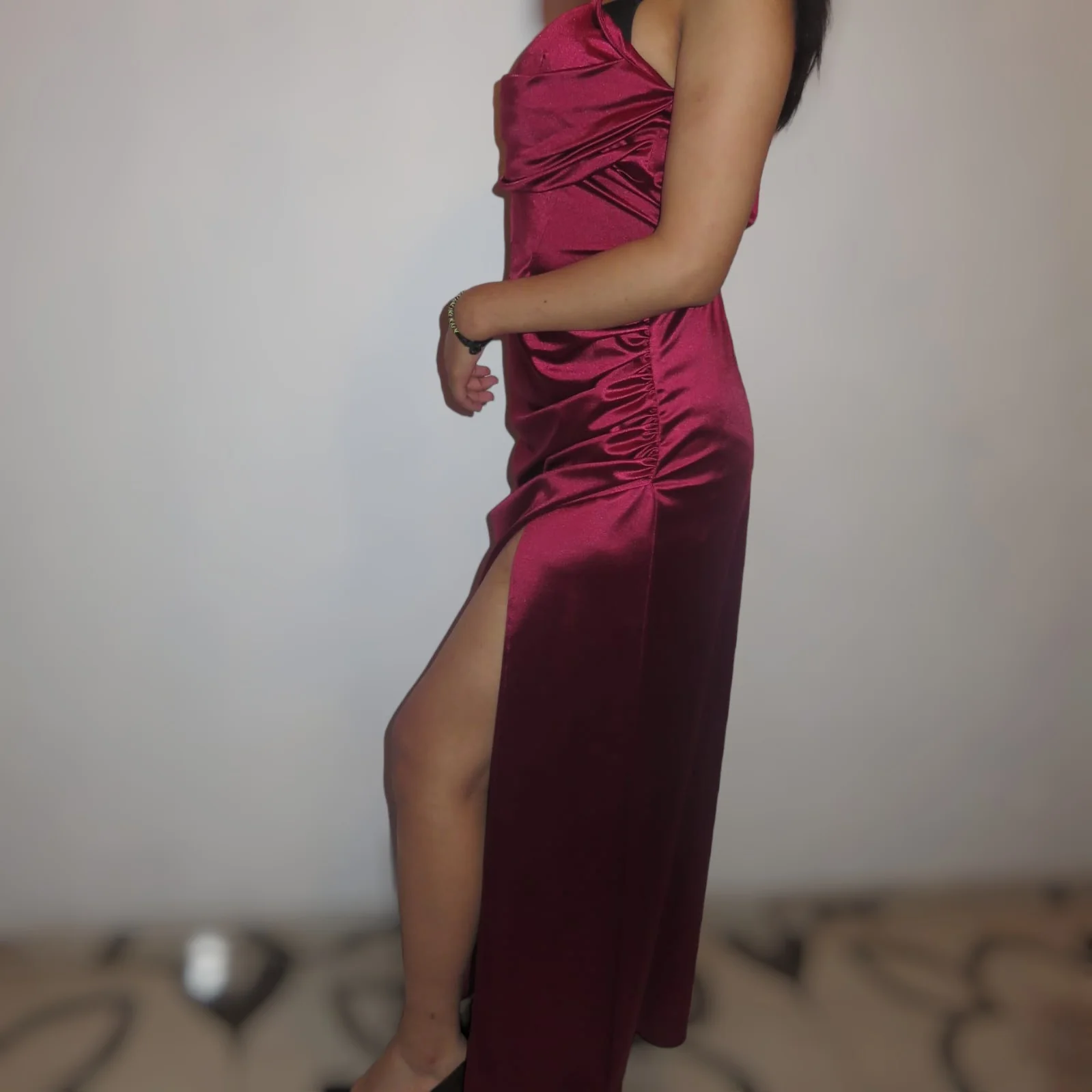 Vestido rojo largo con abertura 4