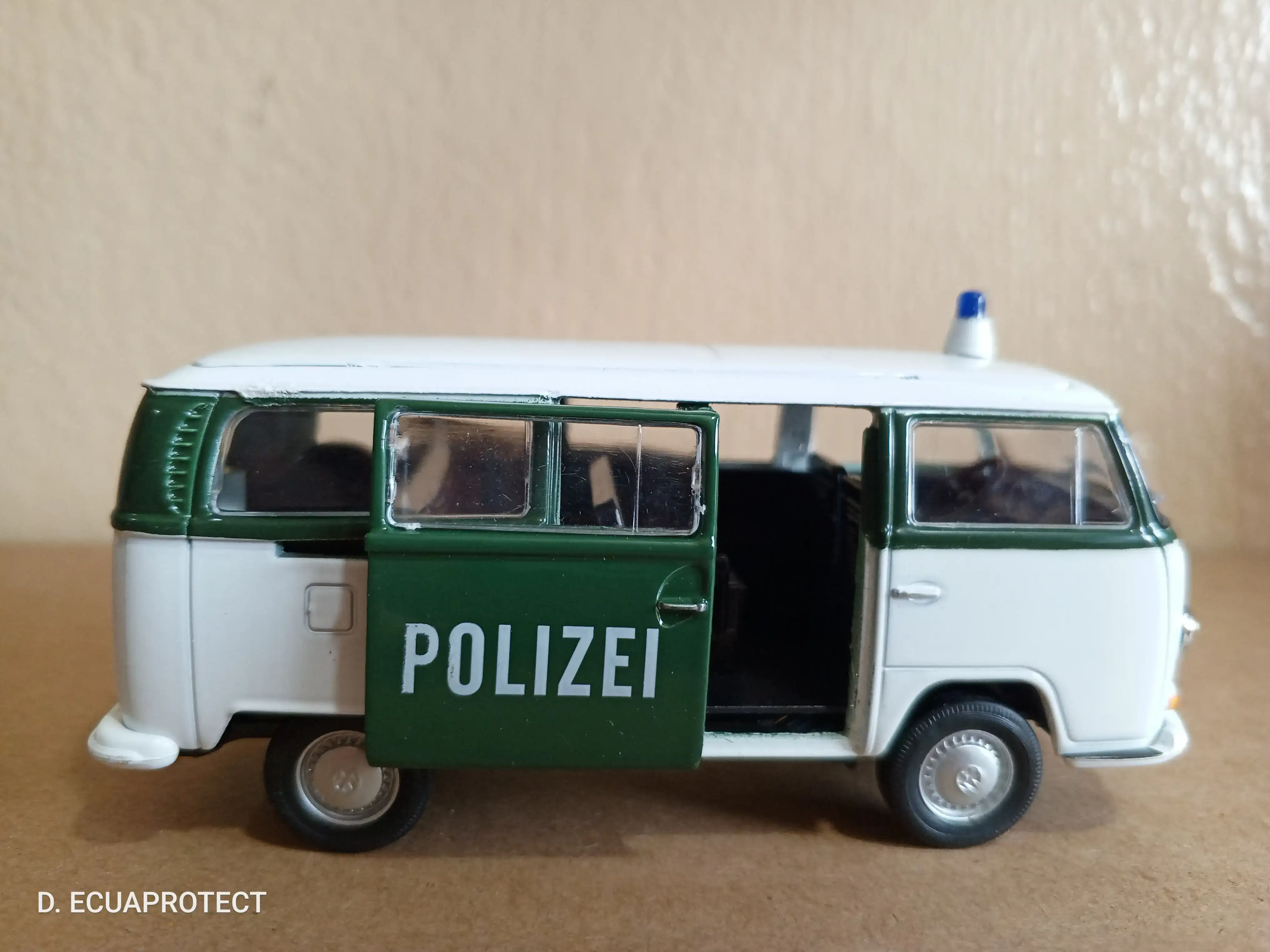 72 VOLKSWAGEN BUS T2 🚌🚨 3