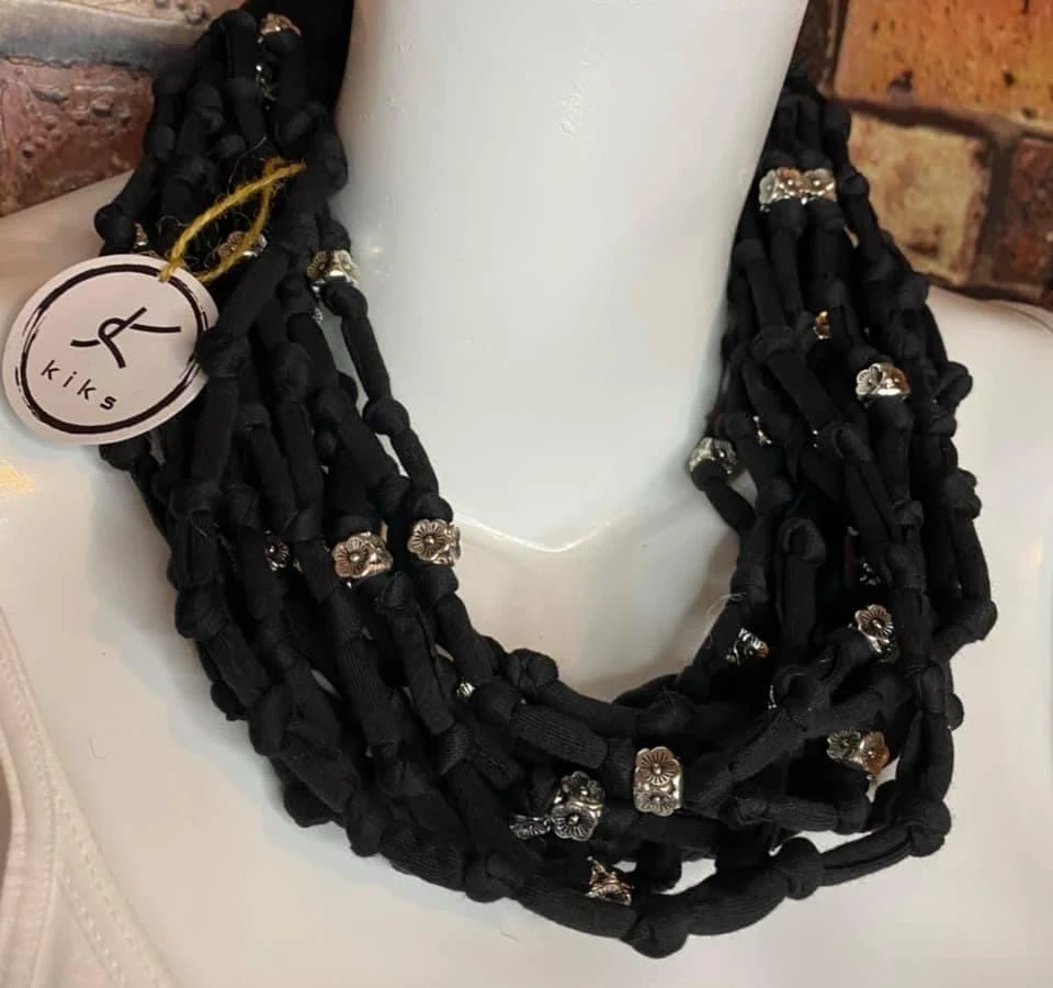 Collar de Trapillo multicapas y accesorios