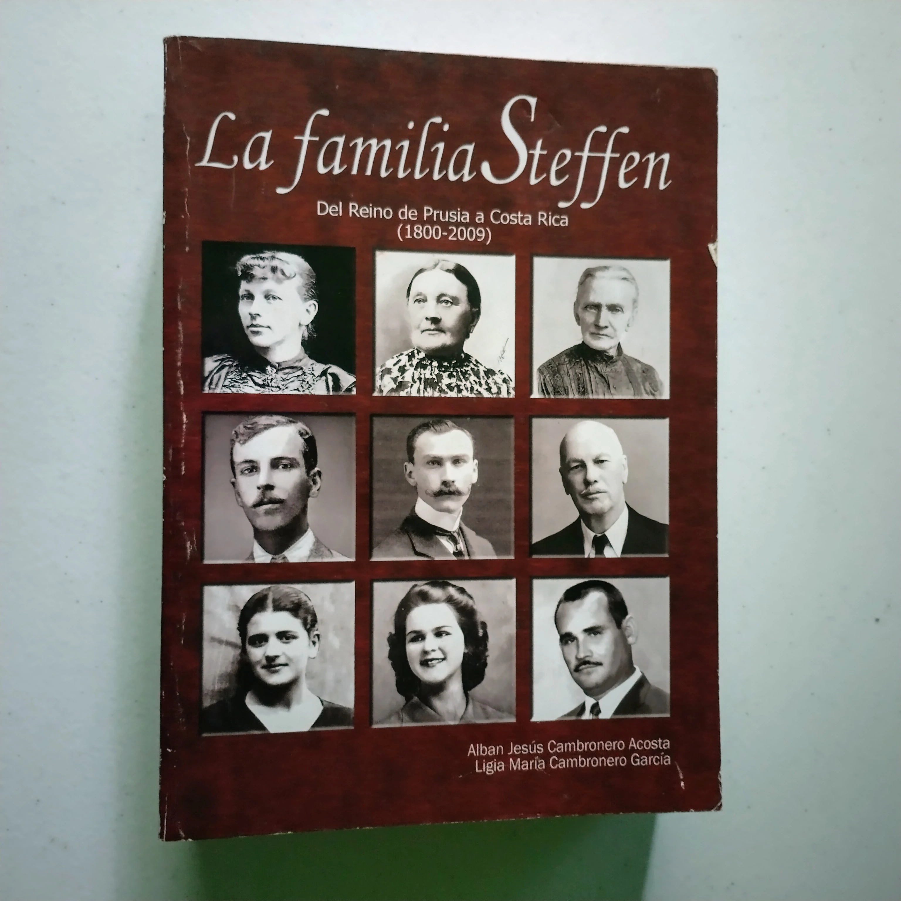 La familia Steffen, Albán y Ligia Cambronero, usado
