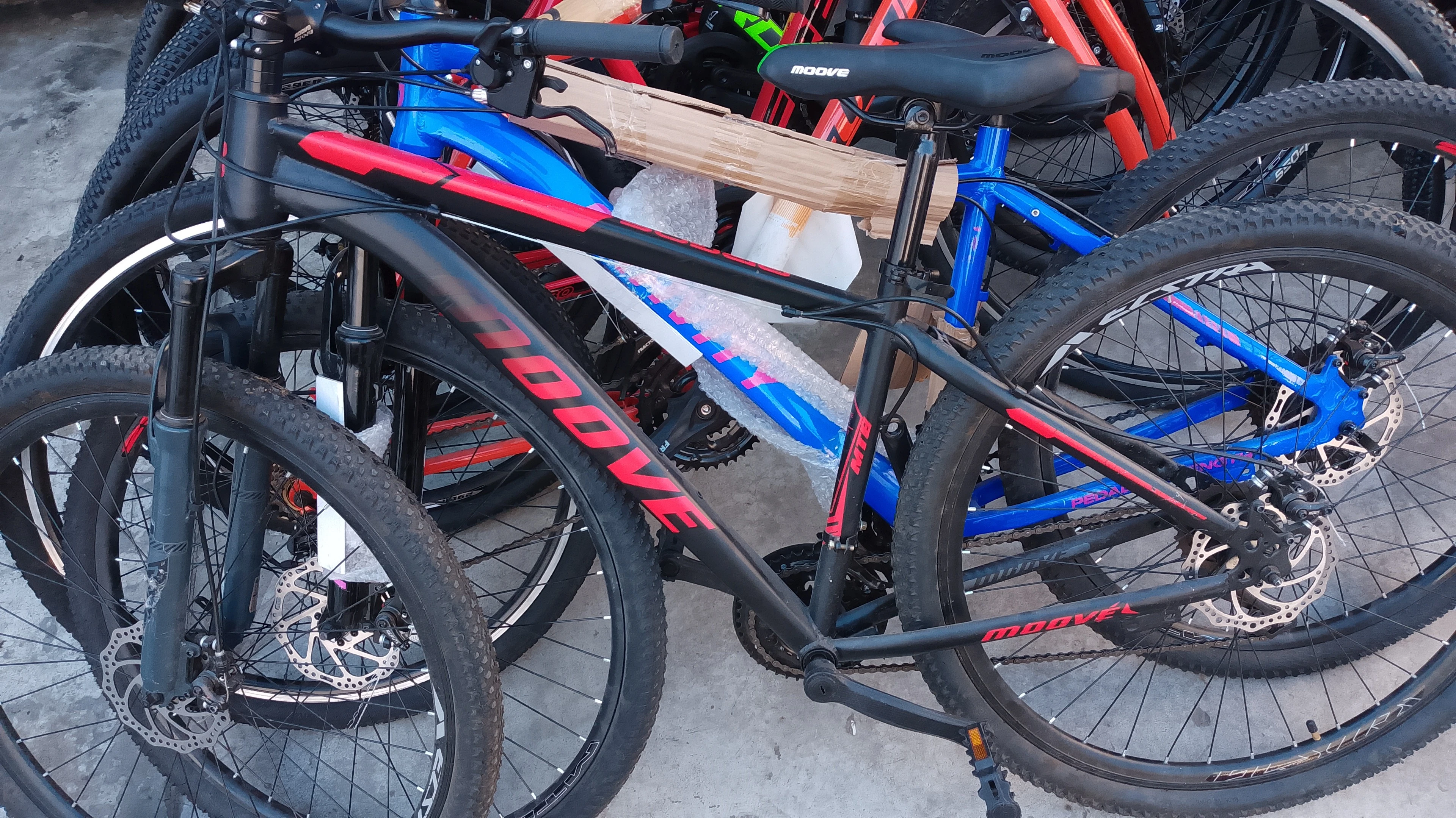 Outlet Bicicleta Moove negra/roja 2