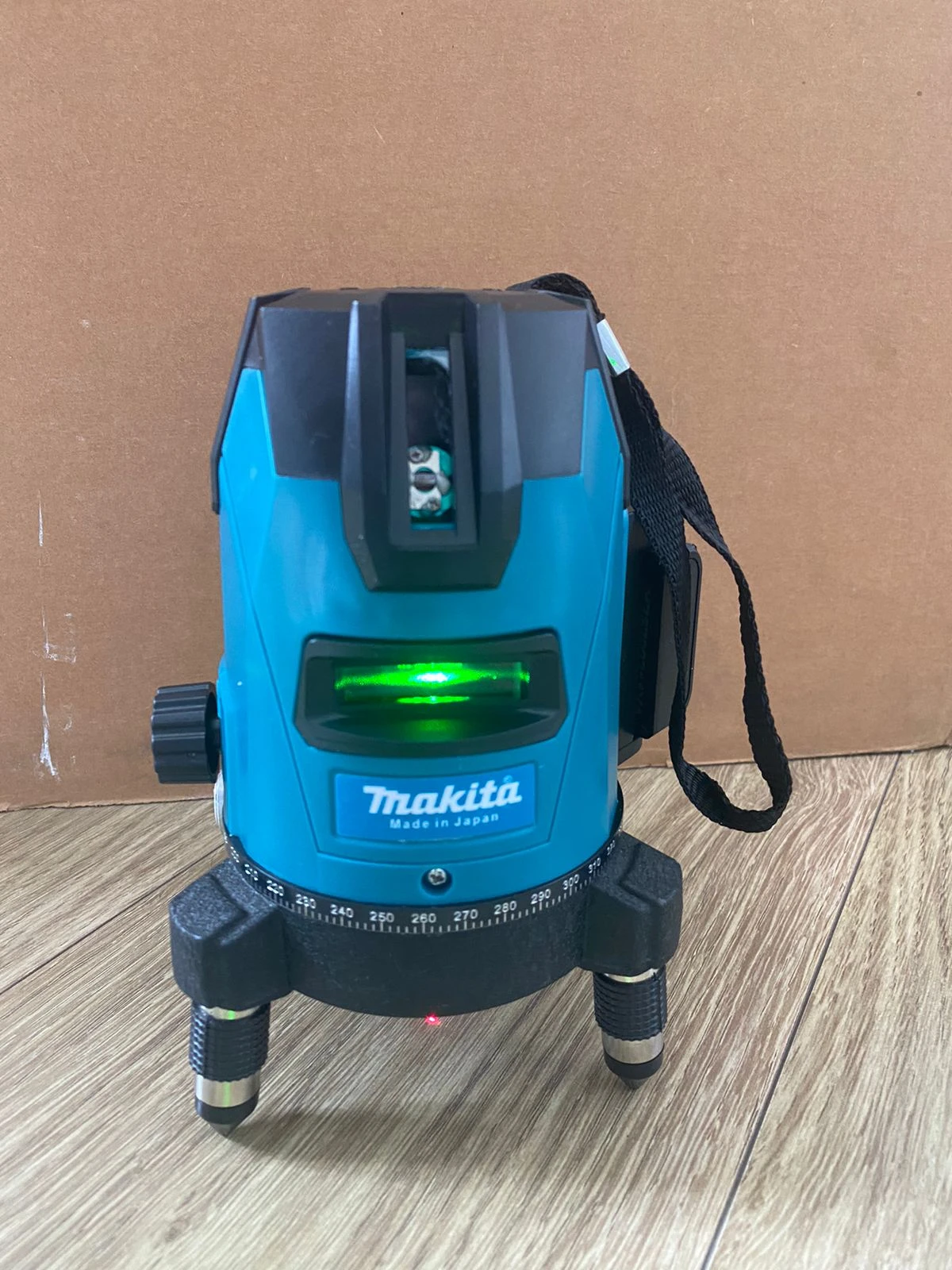 Nivel laser 5 lineas makita 2 baterias