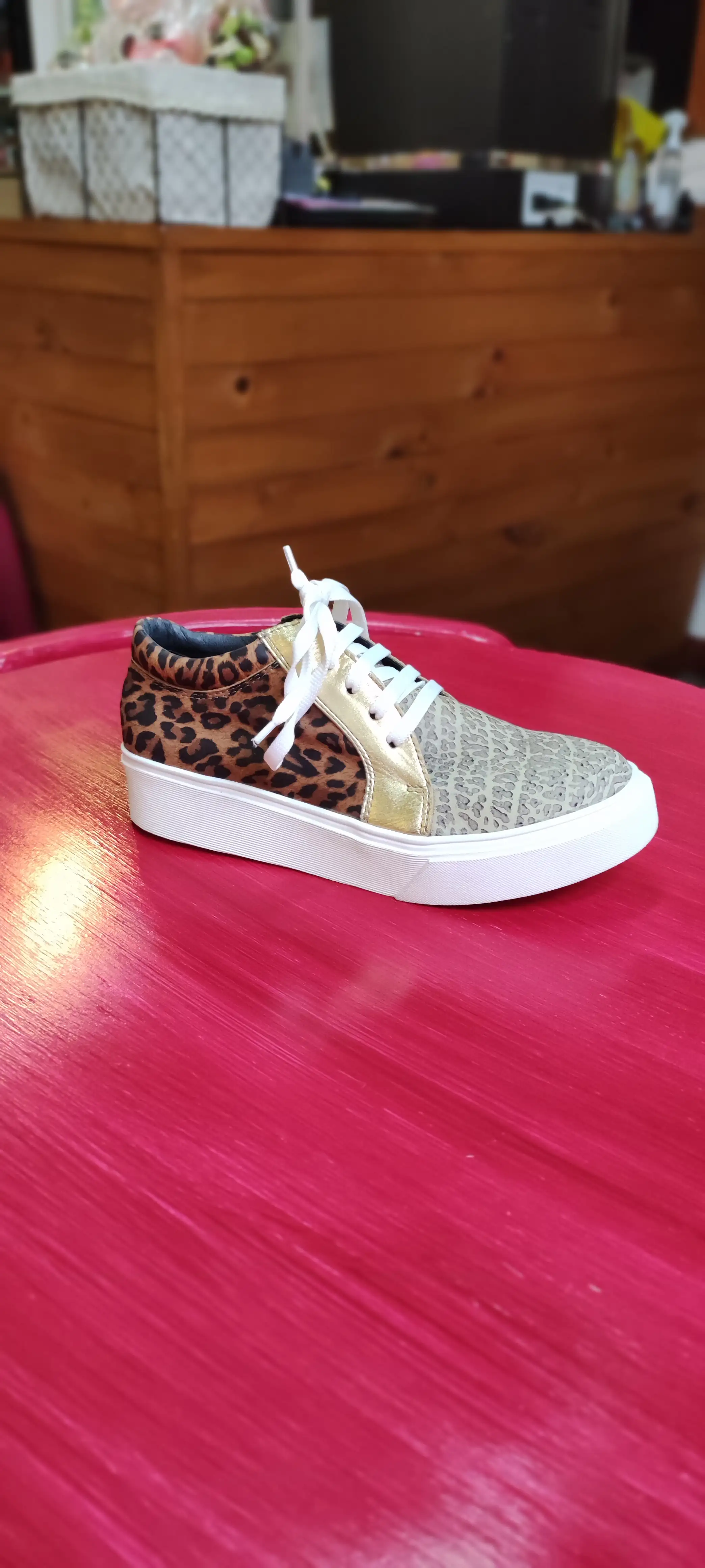 Zapatilla print con dorado