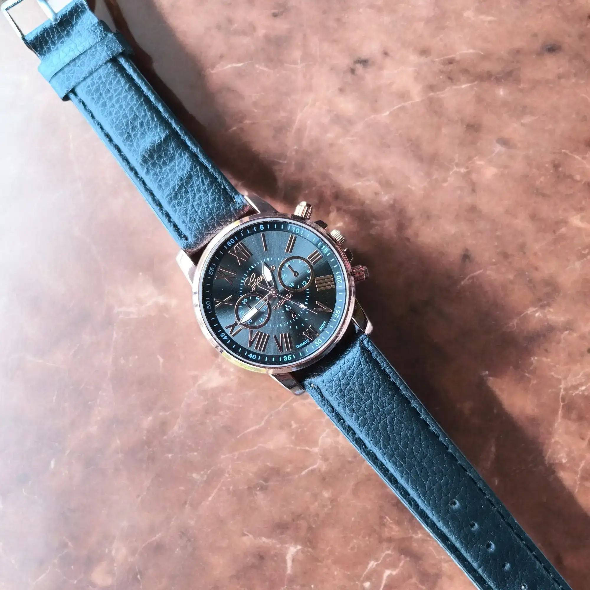 Reloj redondo negro 2