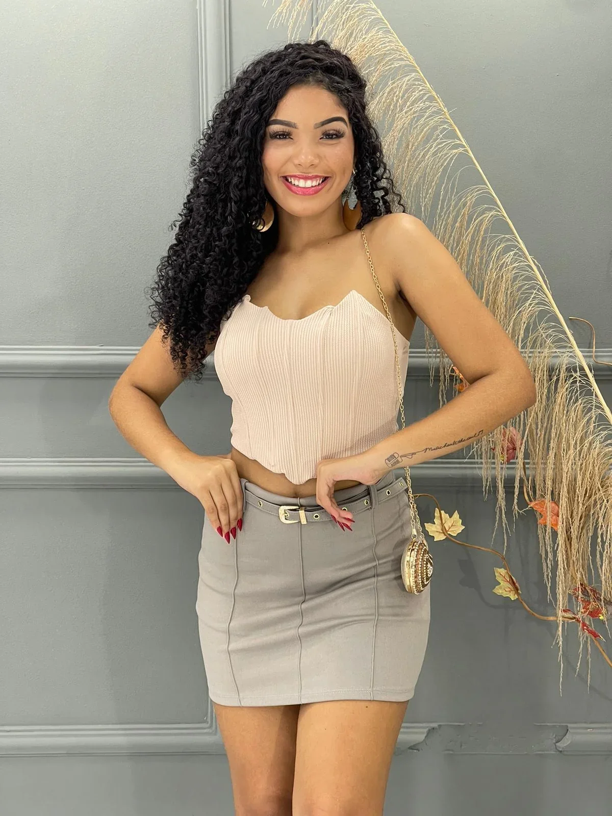 SAIA COM SHORT POR BAIXO COM CINTO 3