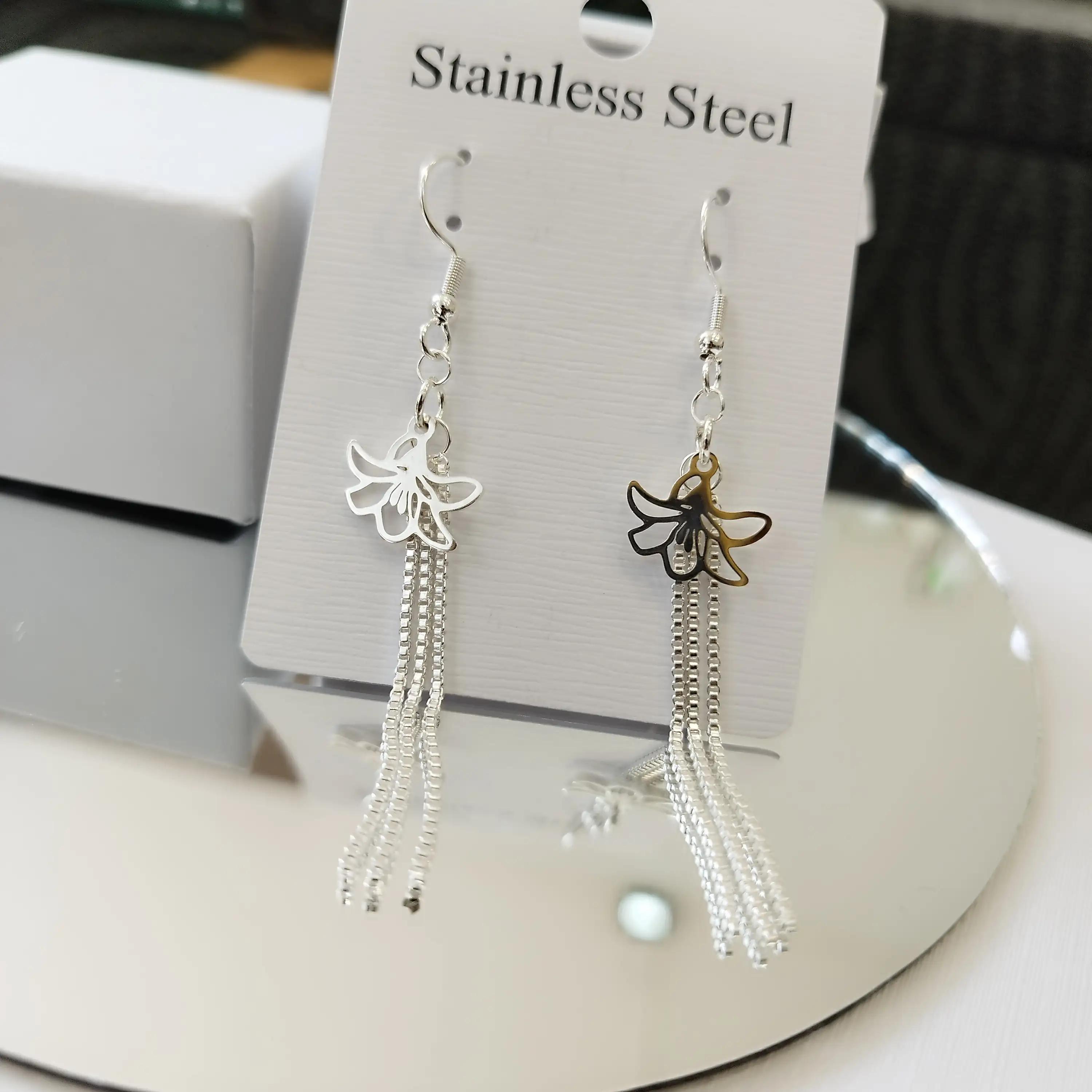 Colgante lirio con cadena 