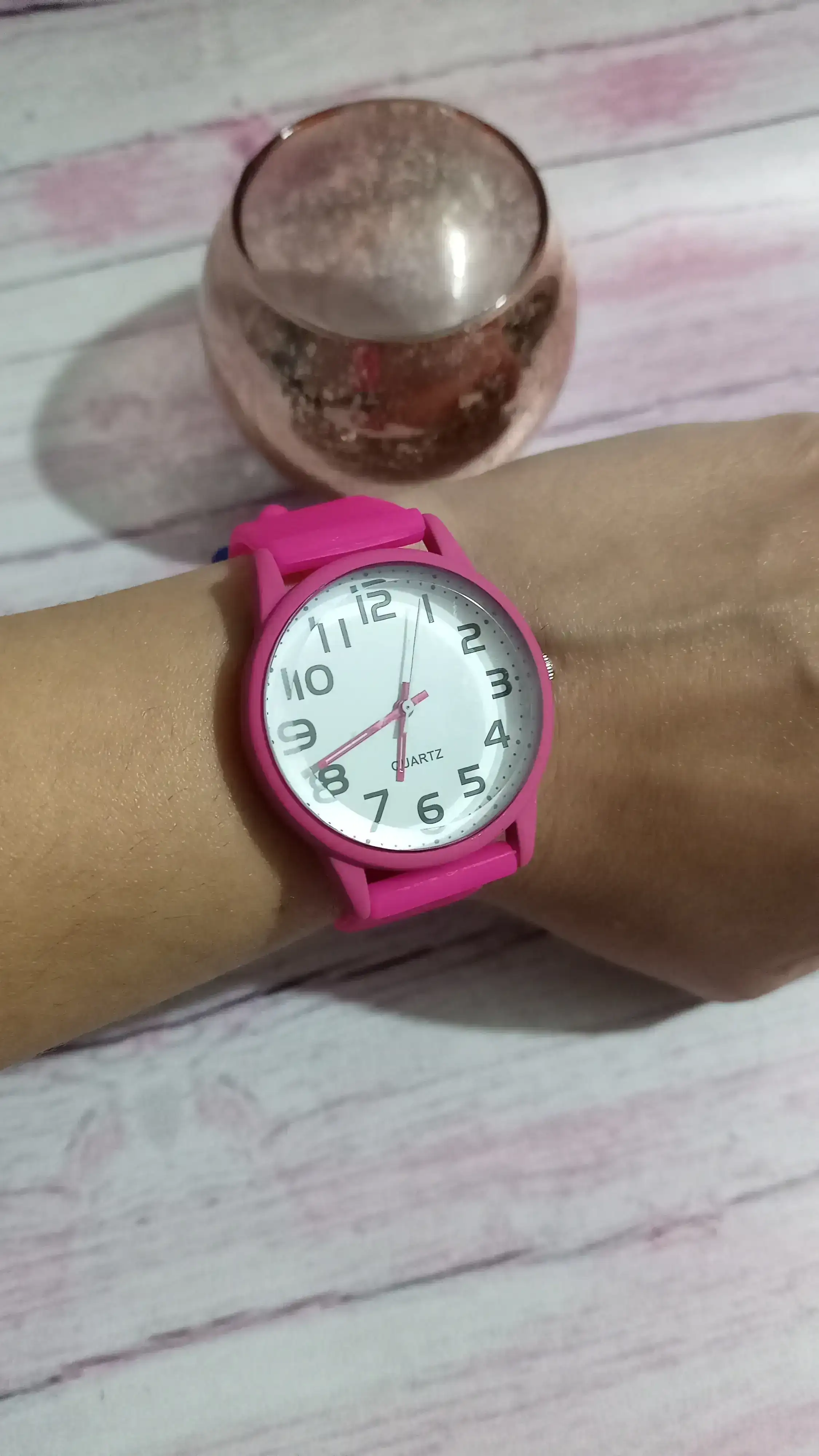Reloj fuscia ,maya de goma