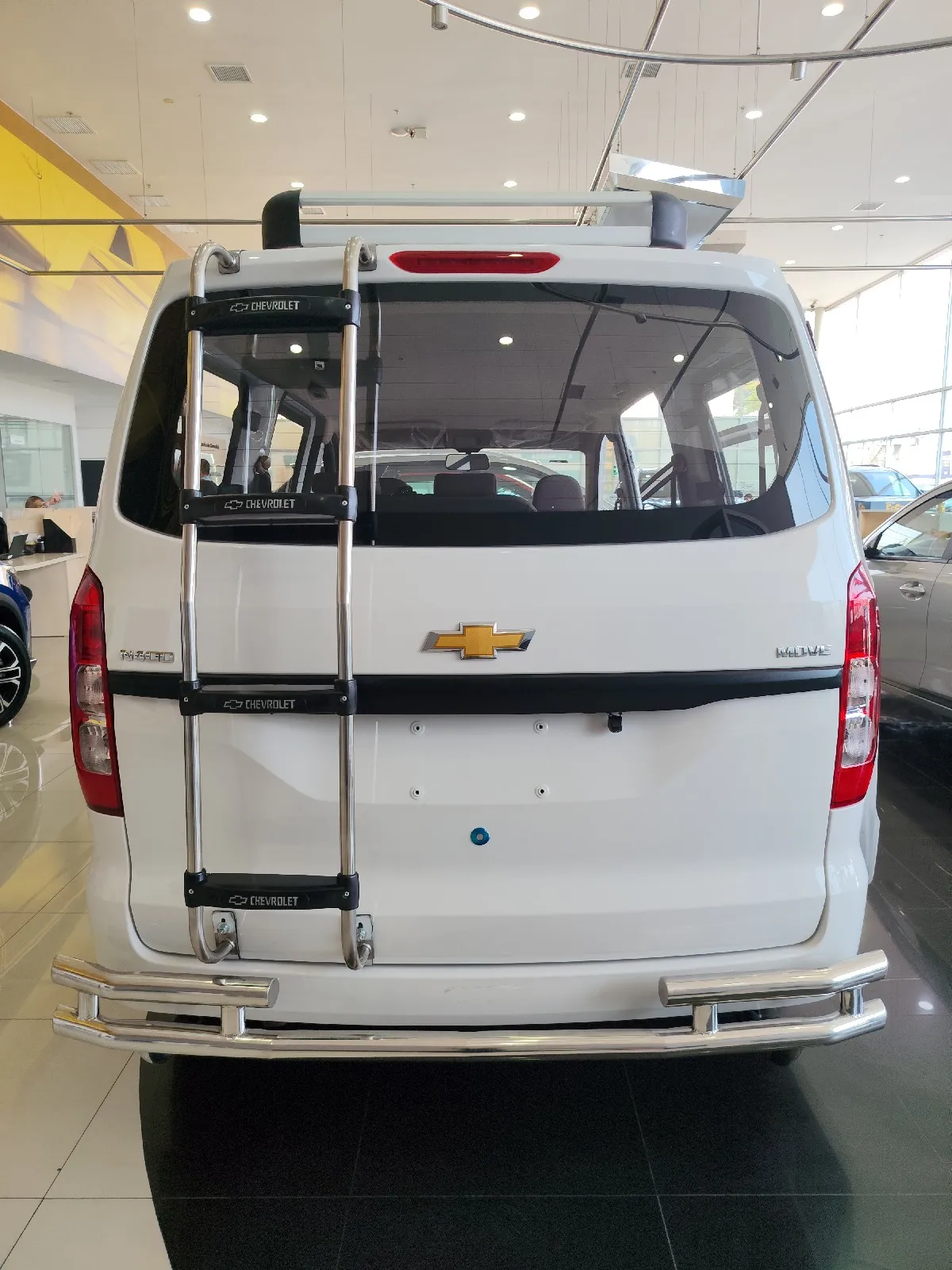 CHEVROLET N400 FULL GNV CON EQUIPAMIENTO 3