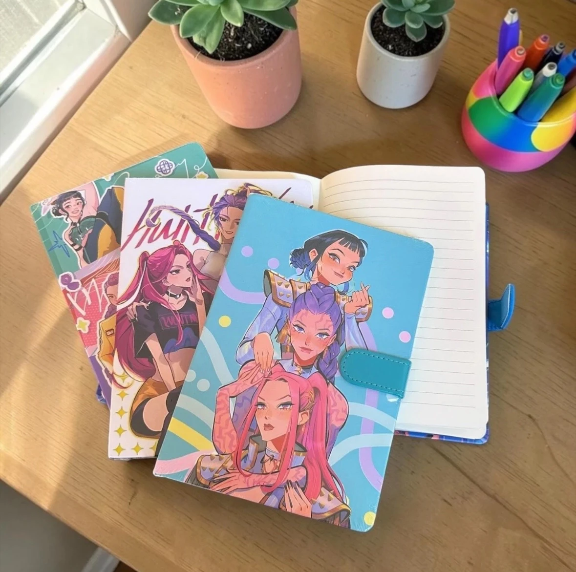 Libreta Agenda K-Pop Pasta Dura con Cierre Magnético – 60 Hojas Rayadas (4 Diseños)