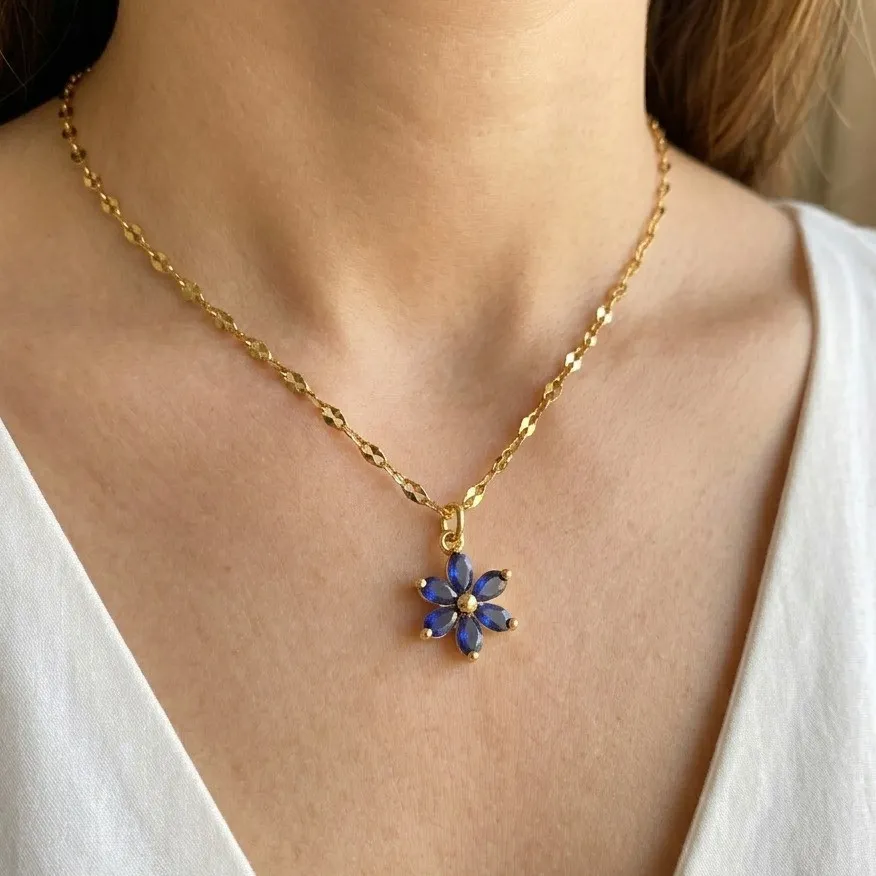 Cadena Y Dije En Acero Con Piedra Circon De Flor Azul Pequeña  4