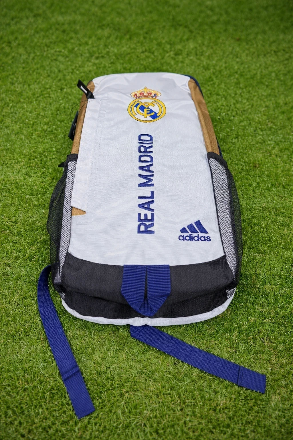 PEQUE MOCHILA R.MADRID 
