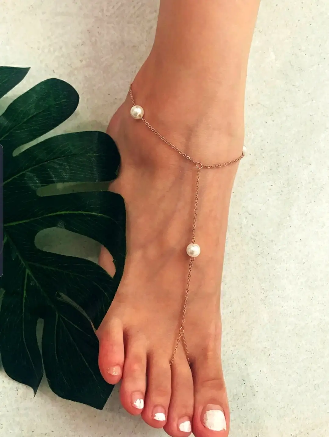 Cadena de pie con perlas blancas