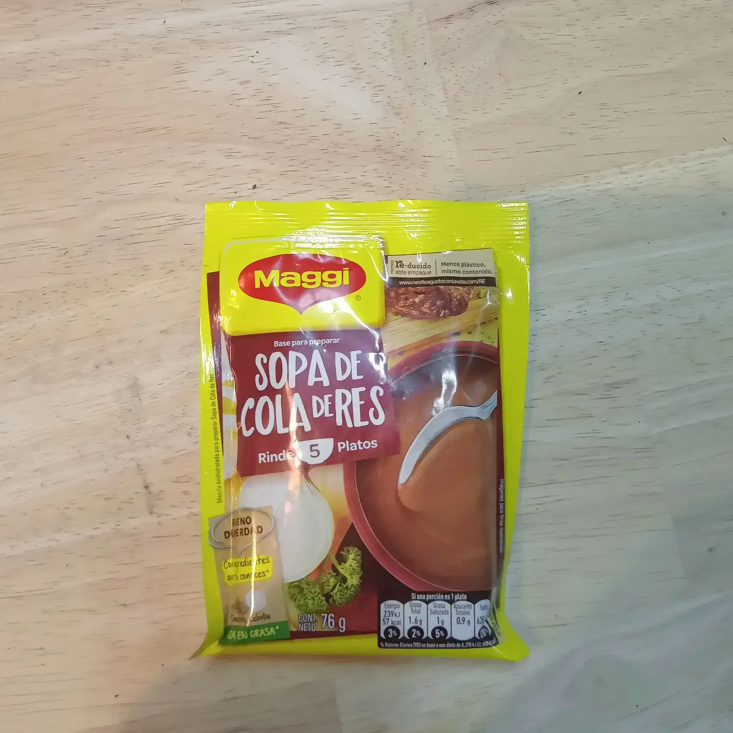 Maggi sopa de  cola de res 76 g