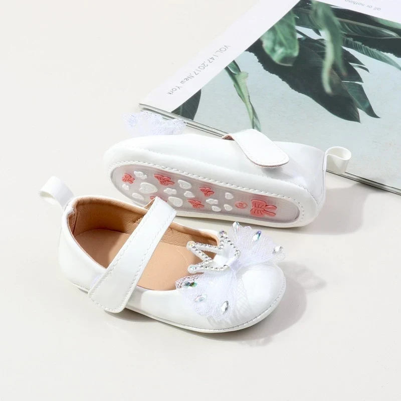 ZAPATITOS BLANCOS CORONA  3