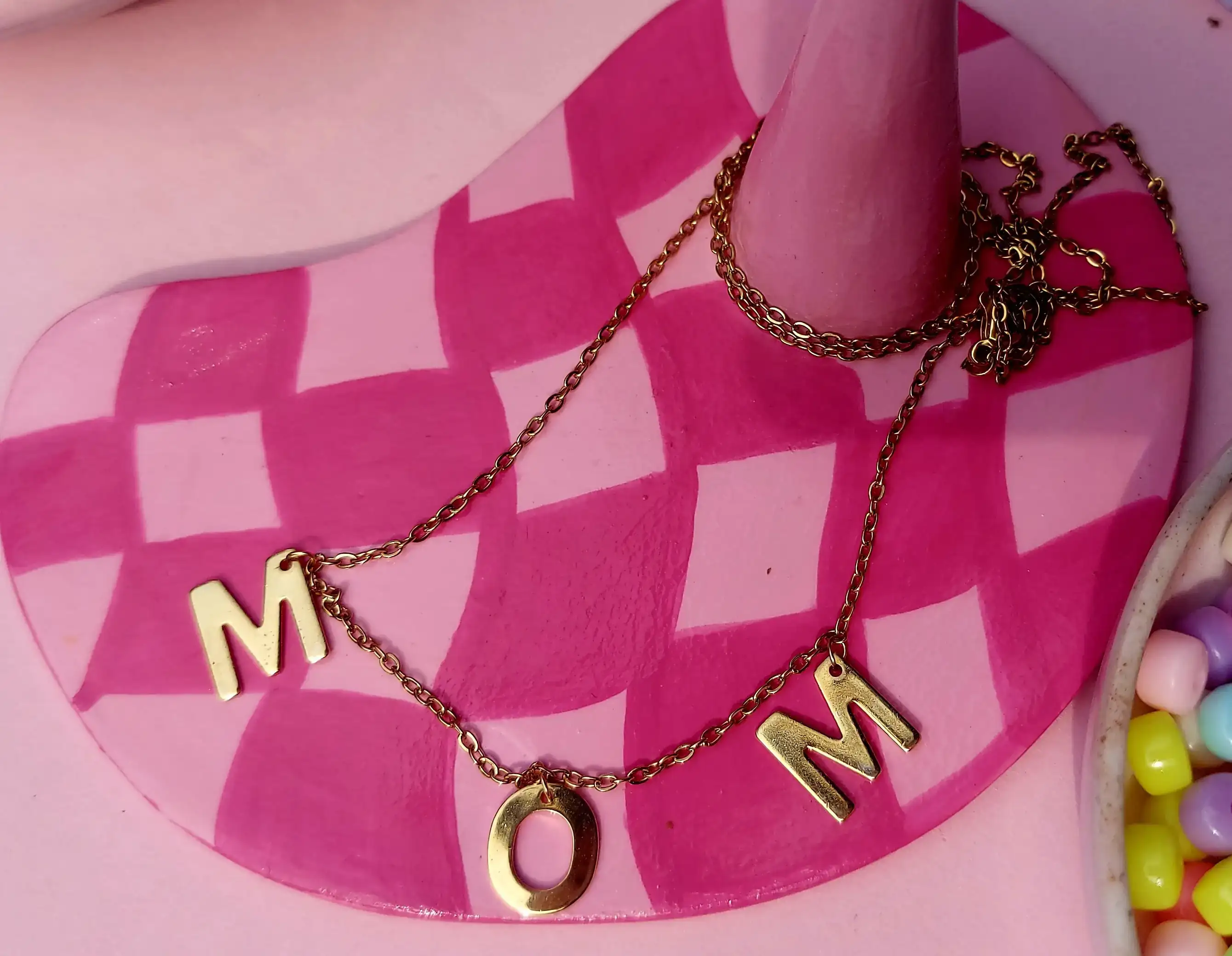 Cadena letras MOM 3