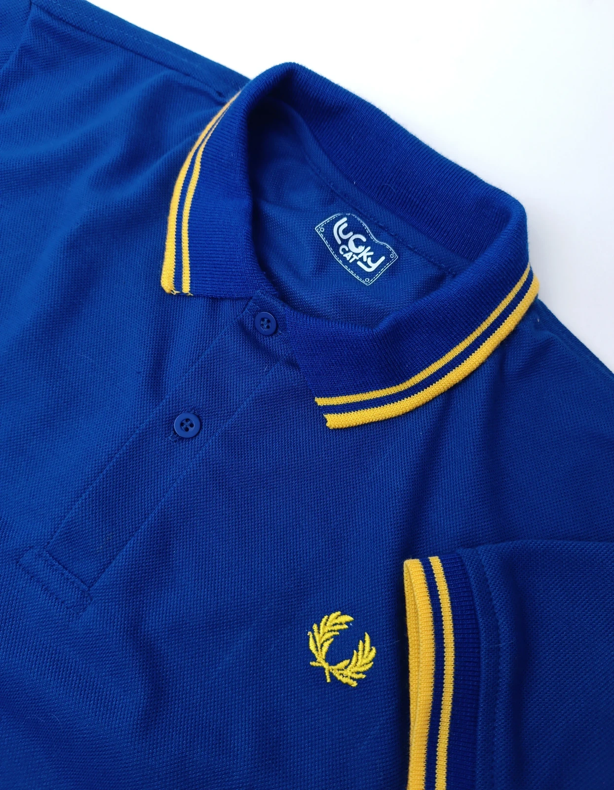 Polo azul  rey con amarillo 2