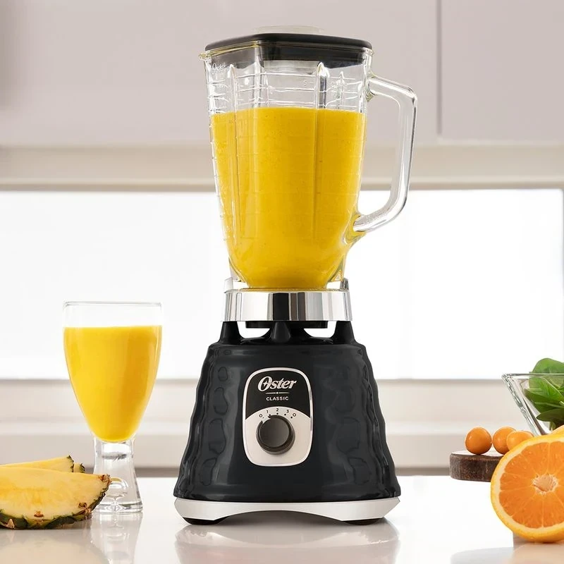 Licuadora clásica Oster® negra con perilla ergonómica de 3 velocidades  2