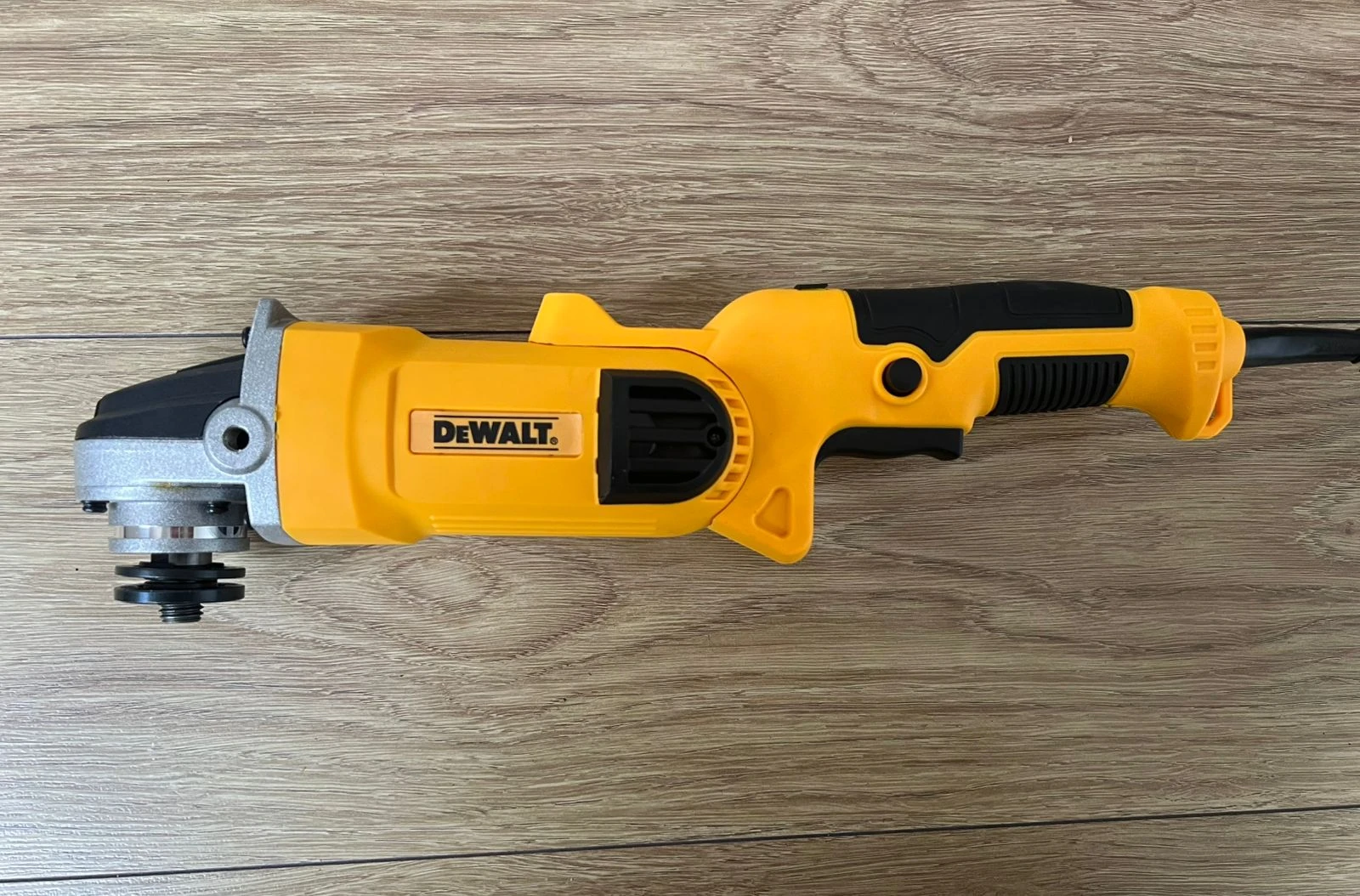 Pulidora Dewalt Cola raton 