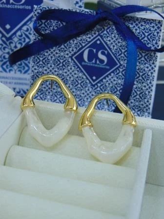 MAXI ARETE RODIO DOR CONTORNO CIRCULO ASIMETRICO NACAR BLANCO 
