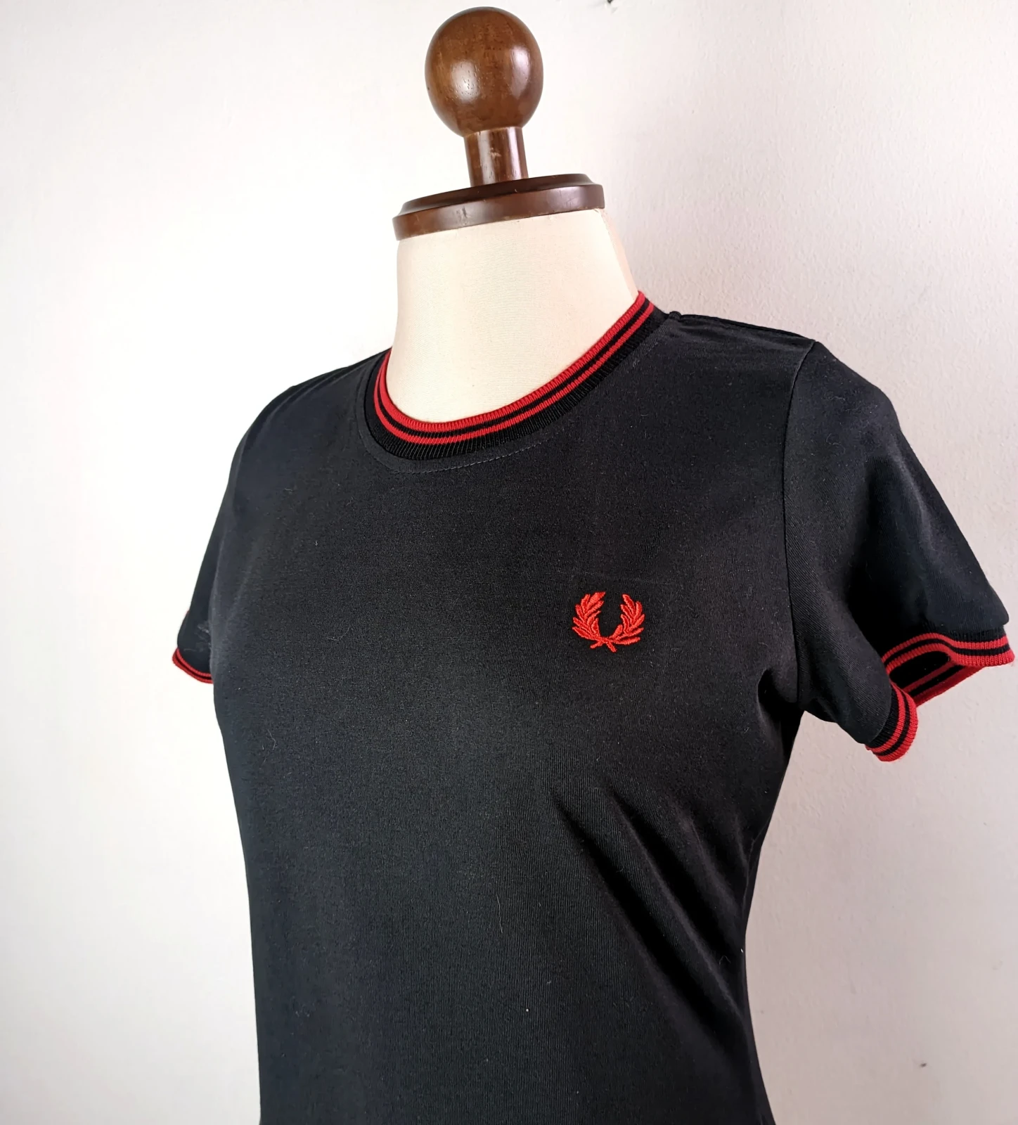 Camiseta algodón lineas negras 