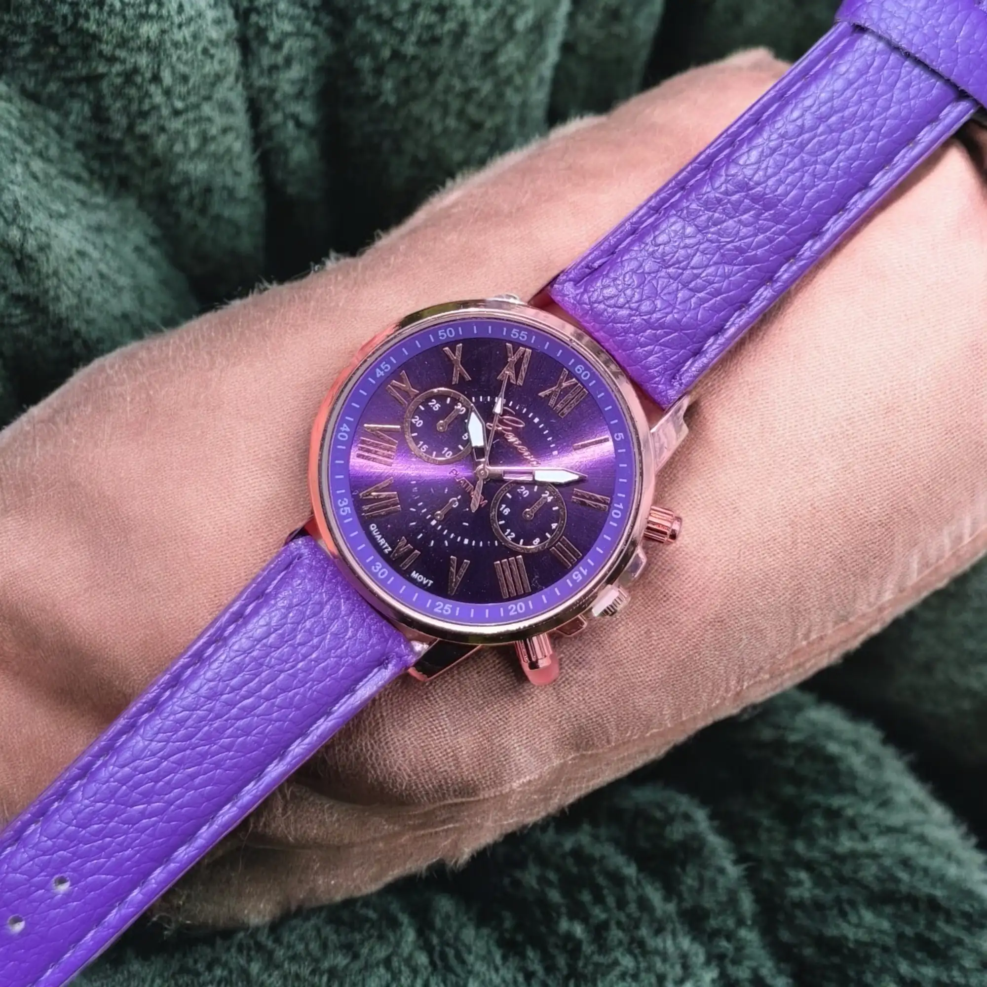 Reloj redondo Morado  2