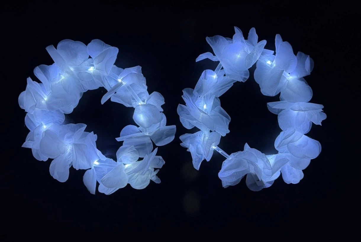 Corona hawaiana luminosa blanca 