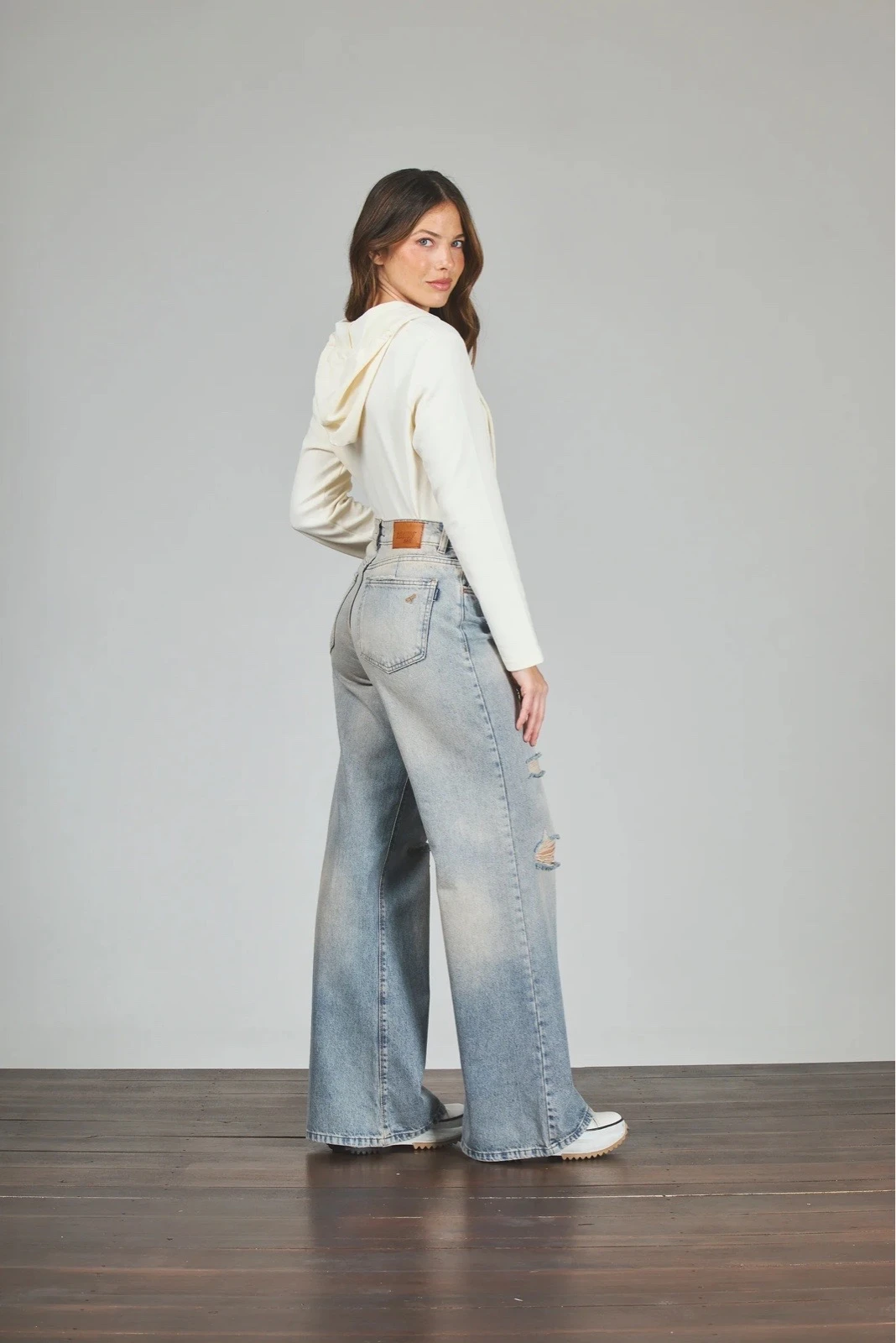  JEANS WIDE LEG MATIZADO CON ROTURA 2