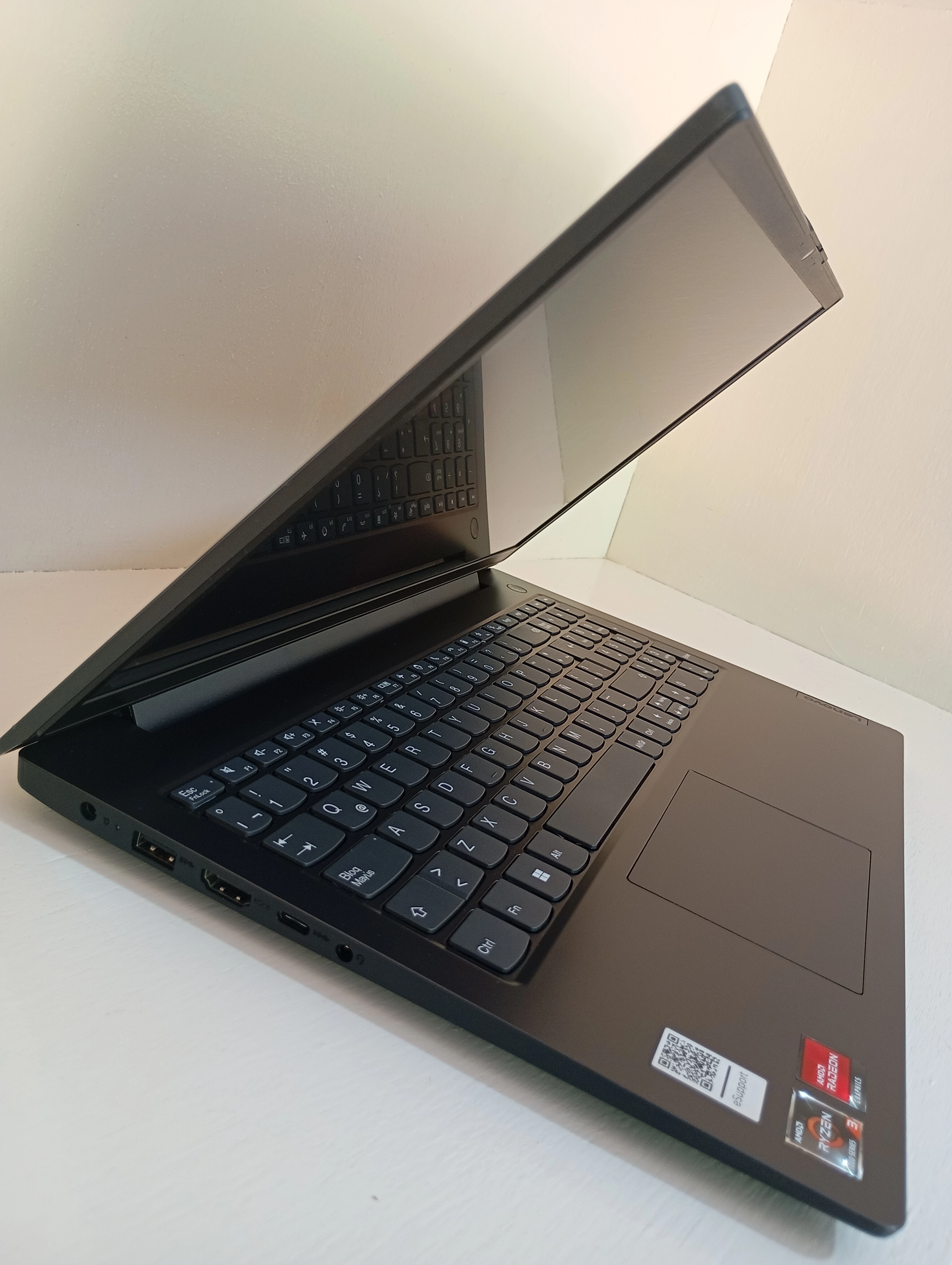 Lenovo Ryzen 3 Semi nuevo  3