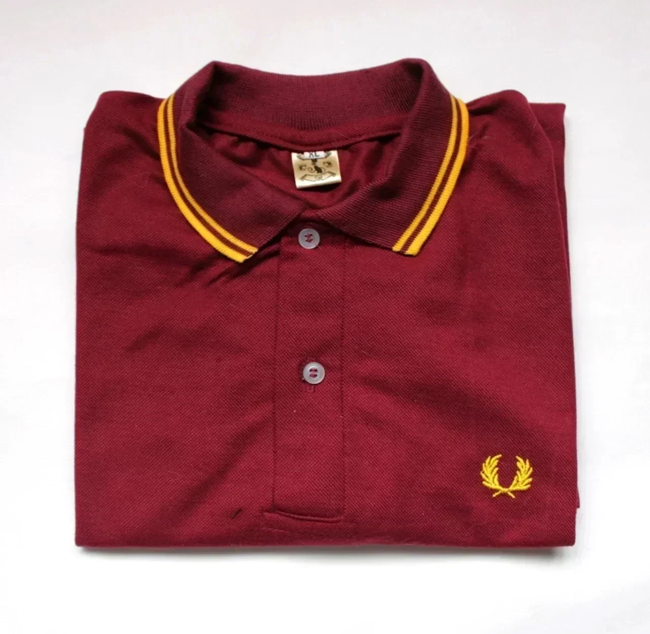 Camisa polo vinotinto com amarillo 3