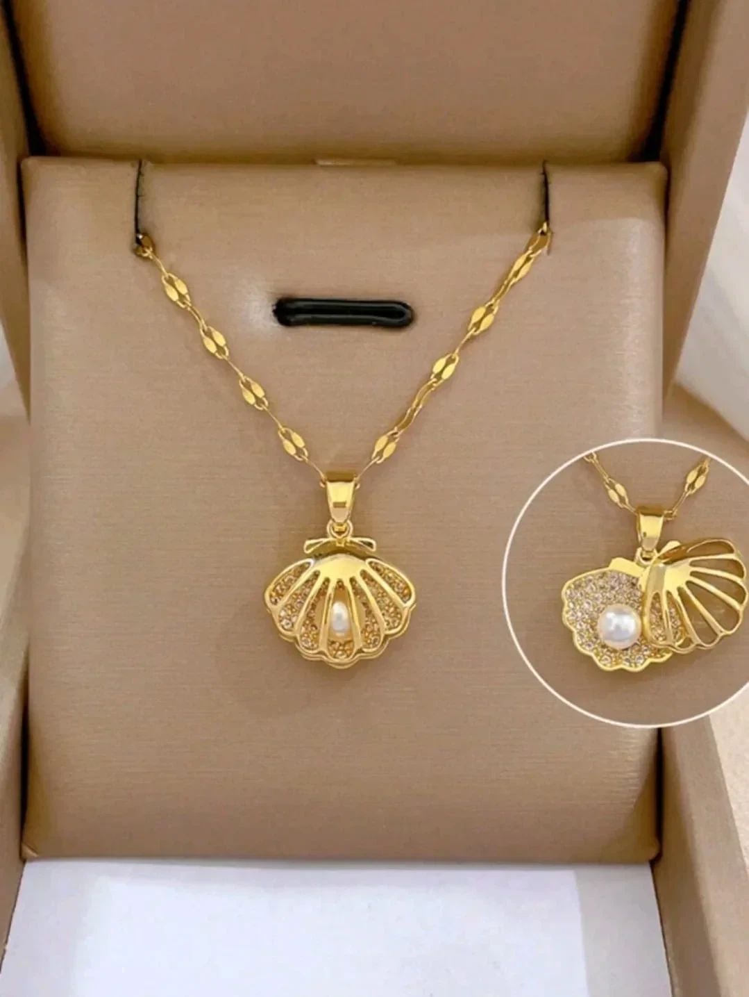 Hermosos collar con dije en acero inoxidable  4