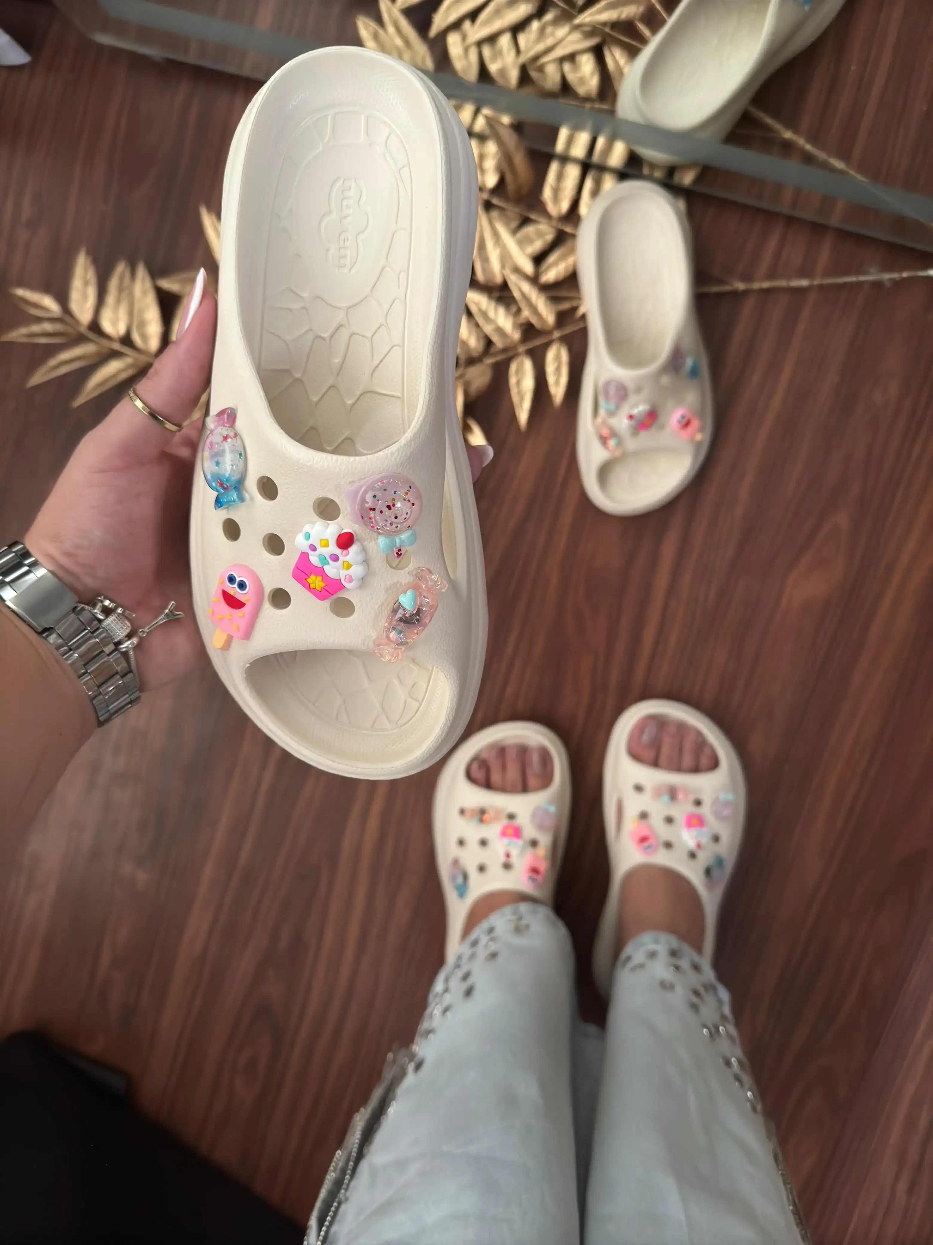 CHINELO SLIDE BOTTONS 3