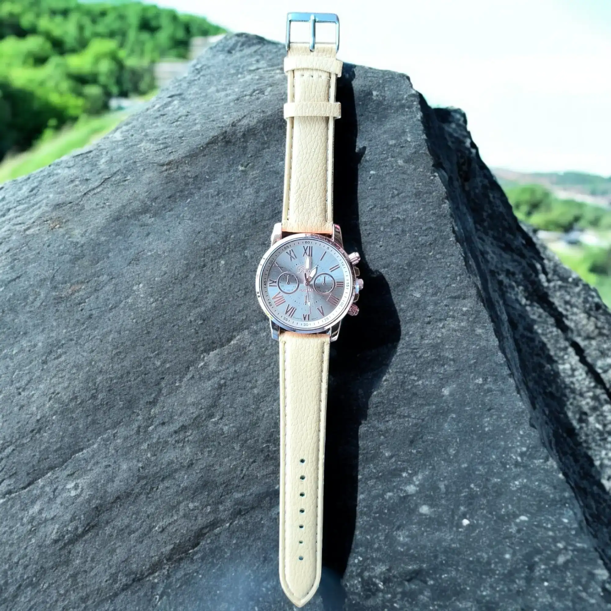 Reloj redondo beige 2