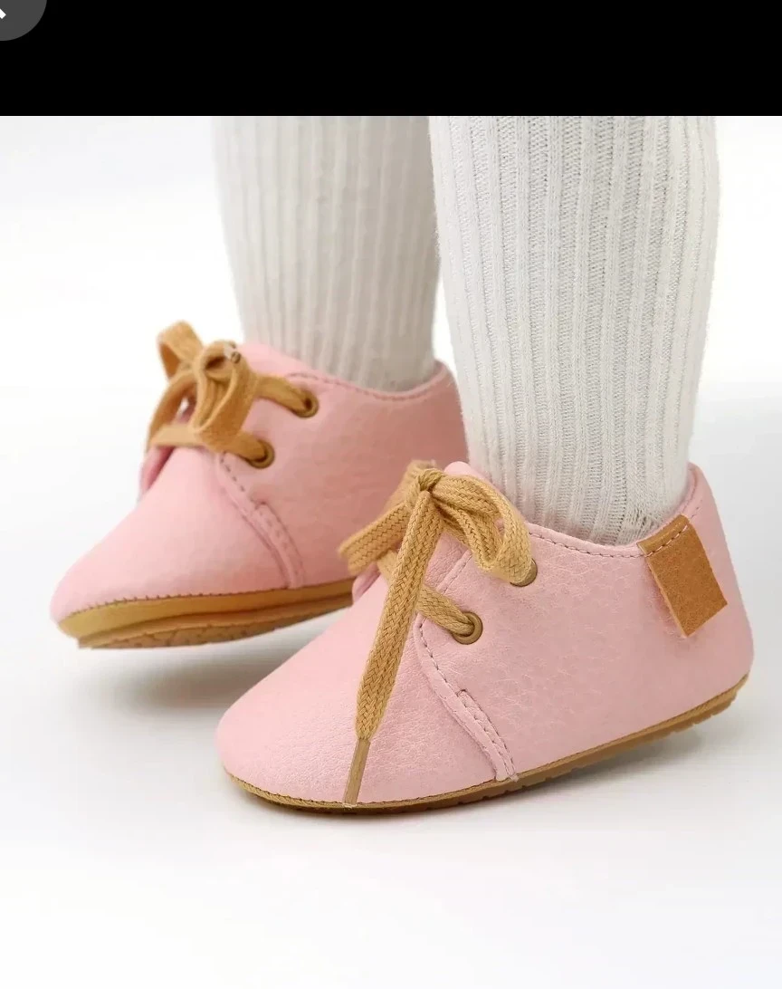ZAPATITOS ROSA CORDONES