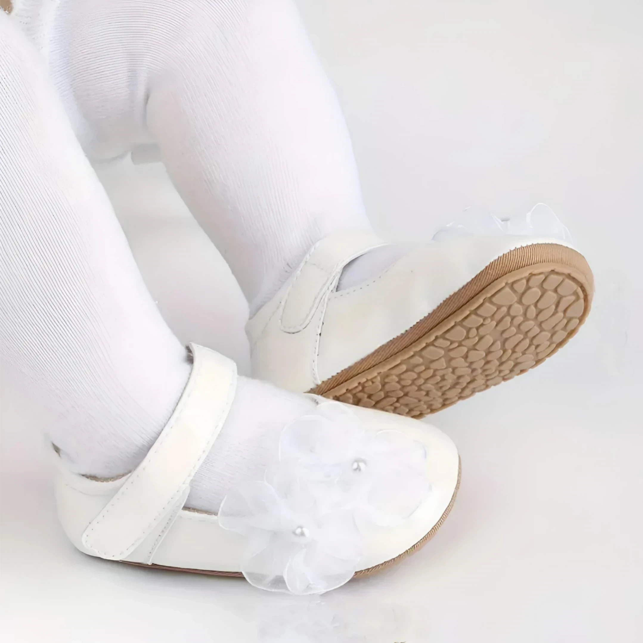 ZAPATITOS BLANCOS FLORES 