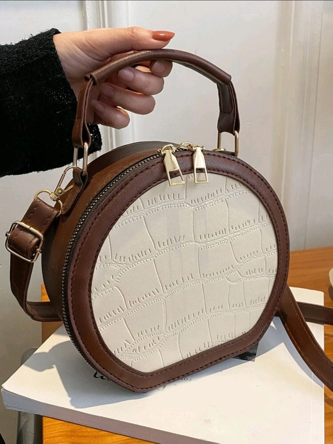 Bolsa elegante tipo cuero