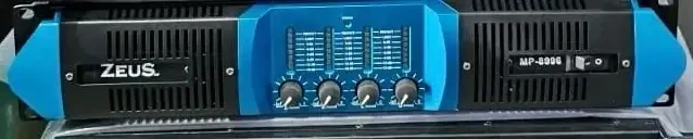 PODER ZEUS 5000W. 4 SALIDAS   PEDIDOS : 69442828  2500 W + 2500 W a 2 ohmios; Transformadores toroidales de alta corriente puenteados de 5000 W a 4 ohmios para una mayor potencia de dos ohmios y bajo nivel de ruido.Los limitadores de clip independientes anulables por el usuario reducen la distorsión.Los filtros de paso alto seleccionables (30 Hz o 50 Hz) protegen los altavoces y aumentan el espacio libre Equilibrado 1/4 «(6.3 mm) TRS, XLR y entradas de banda de barrera para una máxima flexibilidad Poste de enlace y salidas de tipo Speakon Modos de amplificador mono puente, paralelo y estéreo seleccionables Interruptor de elevación de tierra para evitar zumbidos Nivel de señal en -40, -20, -10, proteger y recortar Indicadores LED para monitorear el rendimiento Indicadores de modo puente mono y paralelo Controles de ganancia retenidos montados en la parte frontal para un fácil acceso Diseño de recuperación rápida para una menor distorsión en el recorte.