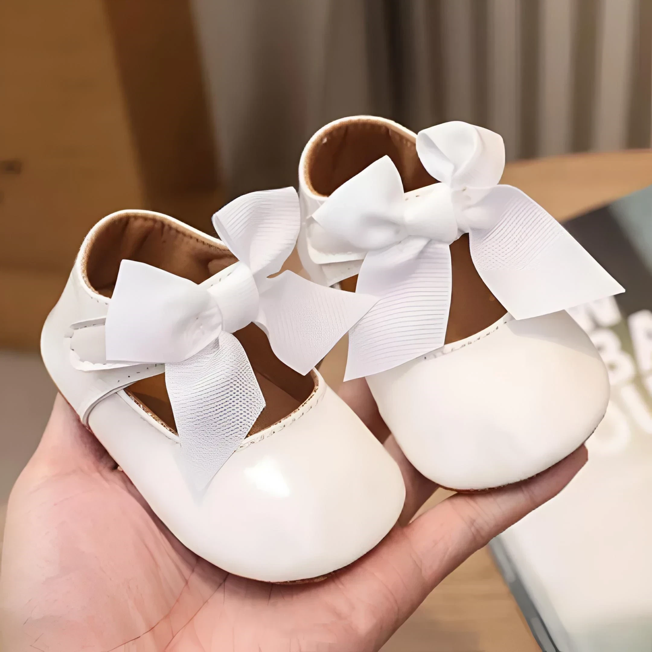 ZAPATITOS BLANCOS LAZOS