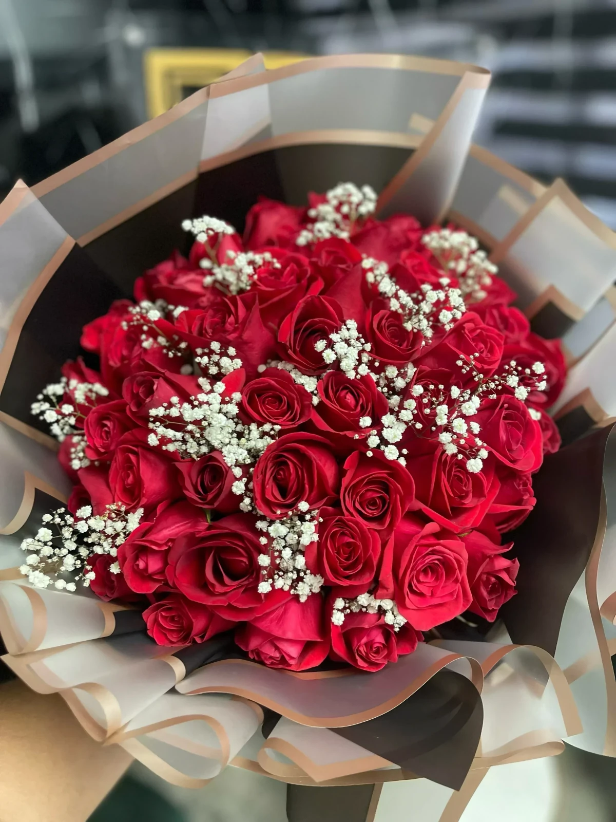 Ramillete con rosas y gipso 2