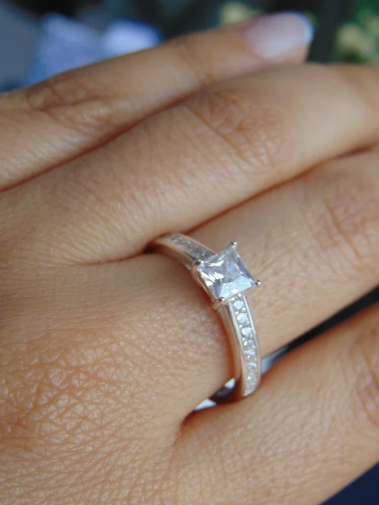 ANILLO PLATA LEY 925 DELGADO TIPO TIFFANI CIRCON CUADRADO TALLA 8 2