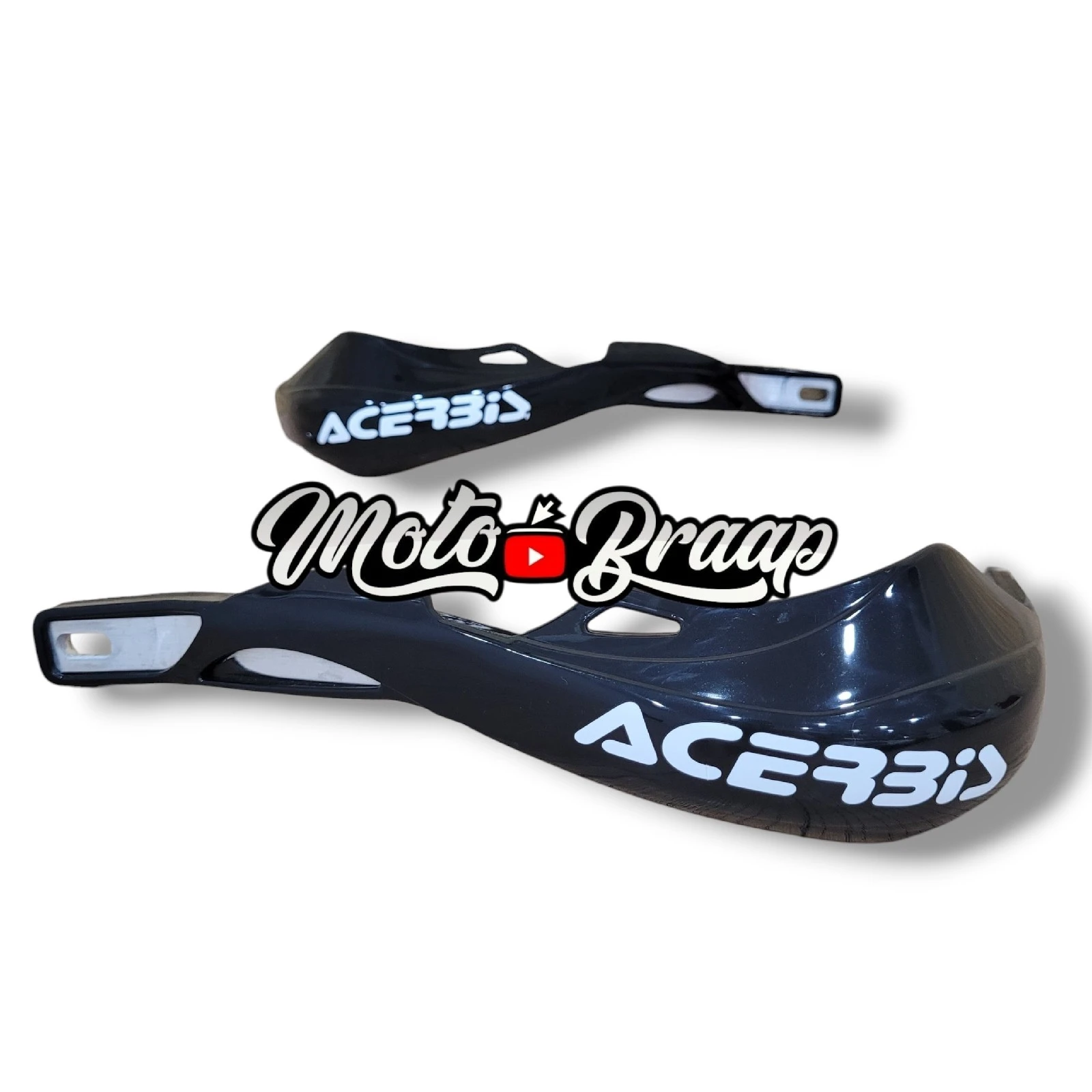 Cortavientos tipo Acerbis alma metalica con accesorios de instalación 