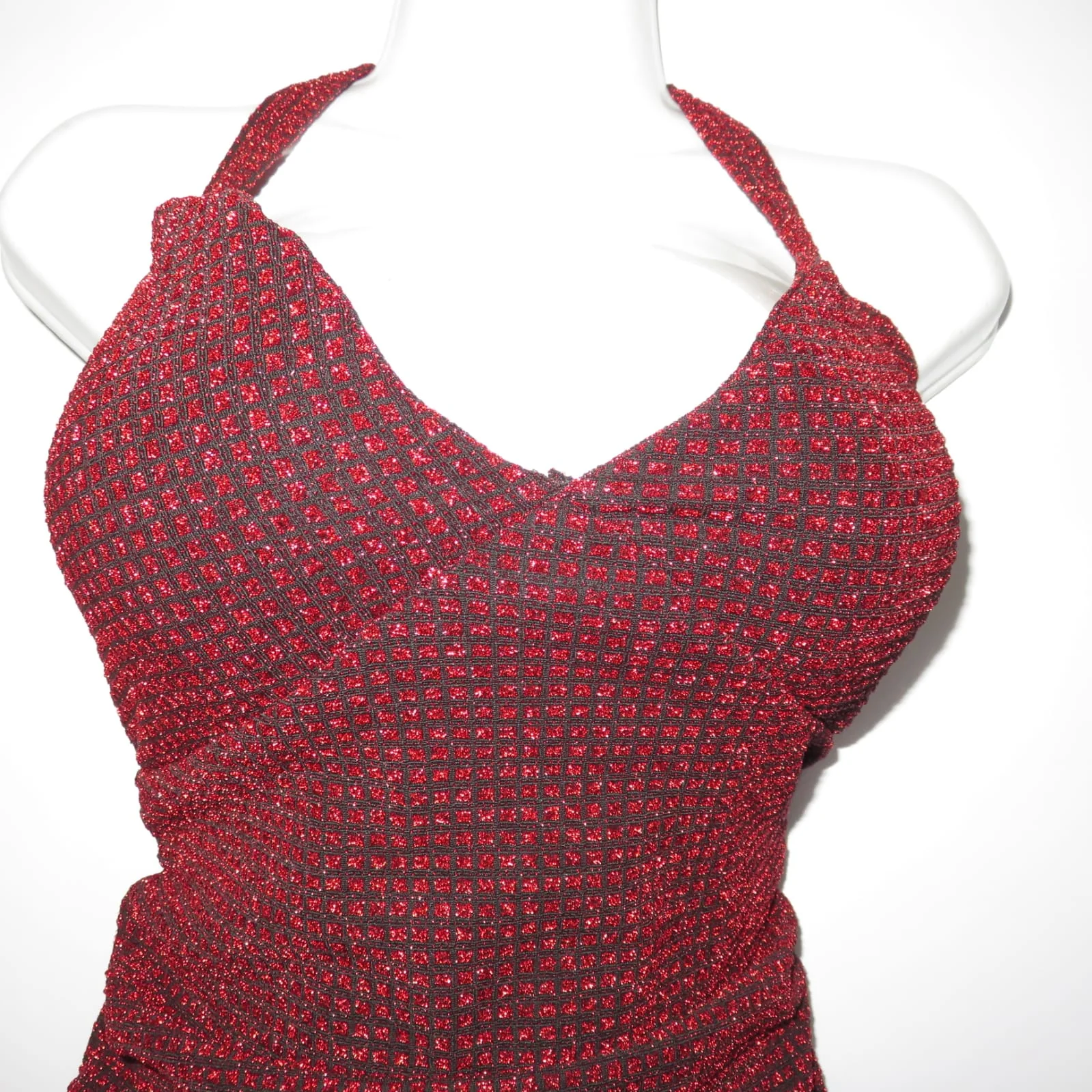 Blusa roja brillosa con copa 4