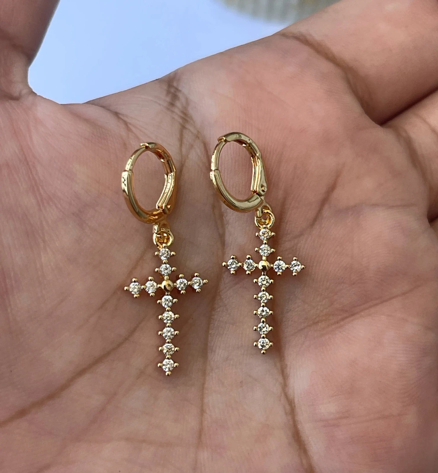 ARETES CRUZ 