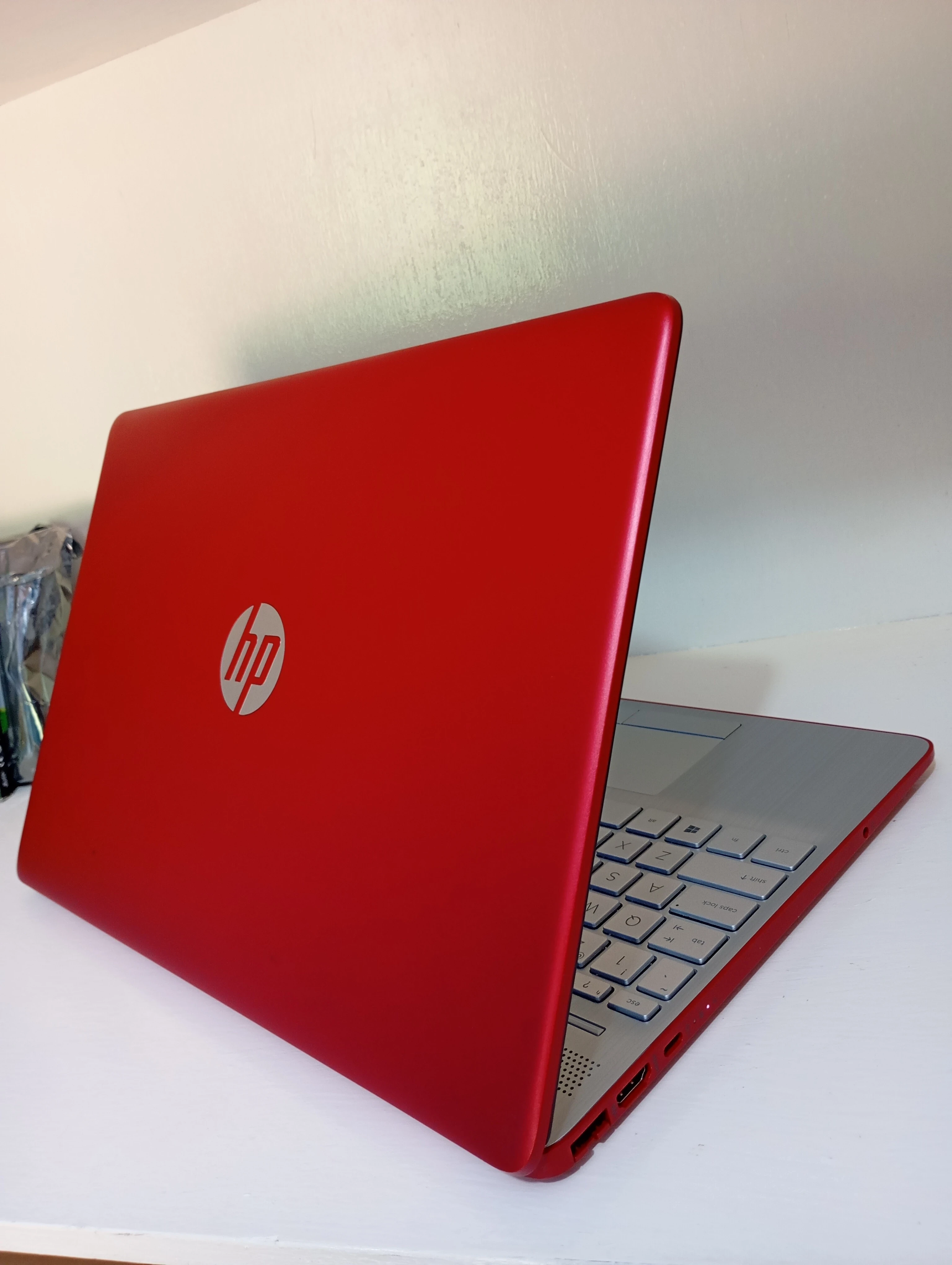Noteb. HP Pentium Silver. Semi Nueva C/ Cargador . Sin Detalles  4
