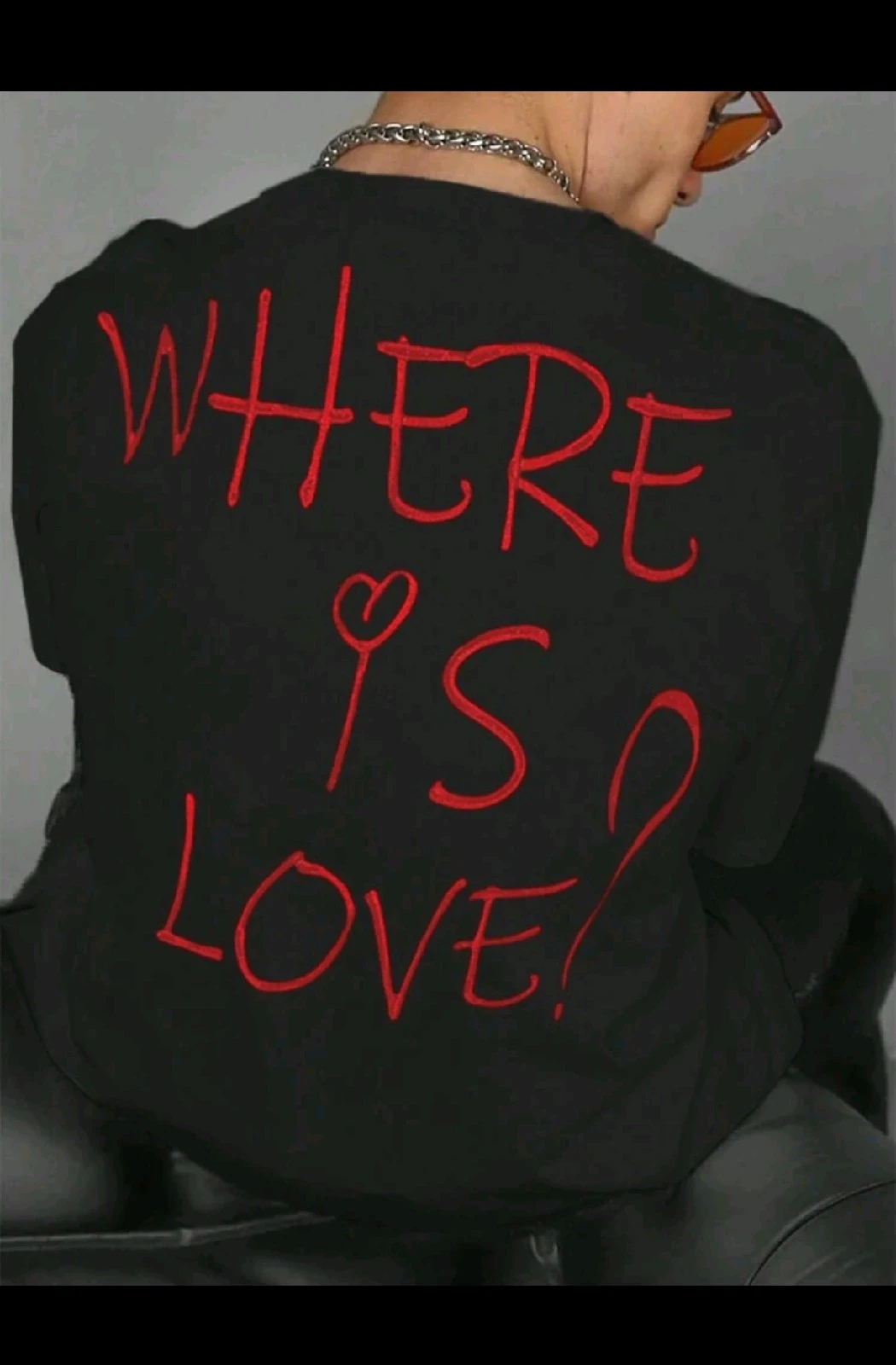 Franela Casual Oversized con Bordado Frontal y Trasero "Where Is Love?" 4