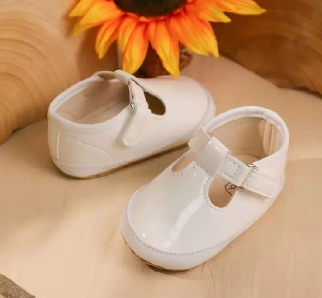 ZAPATITOS BLANCOS 3