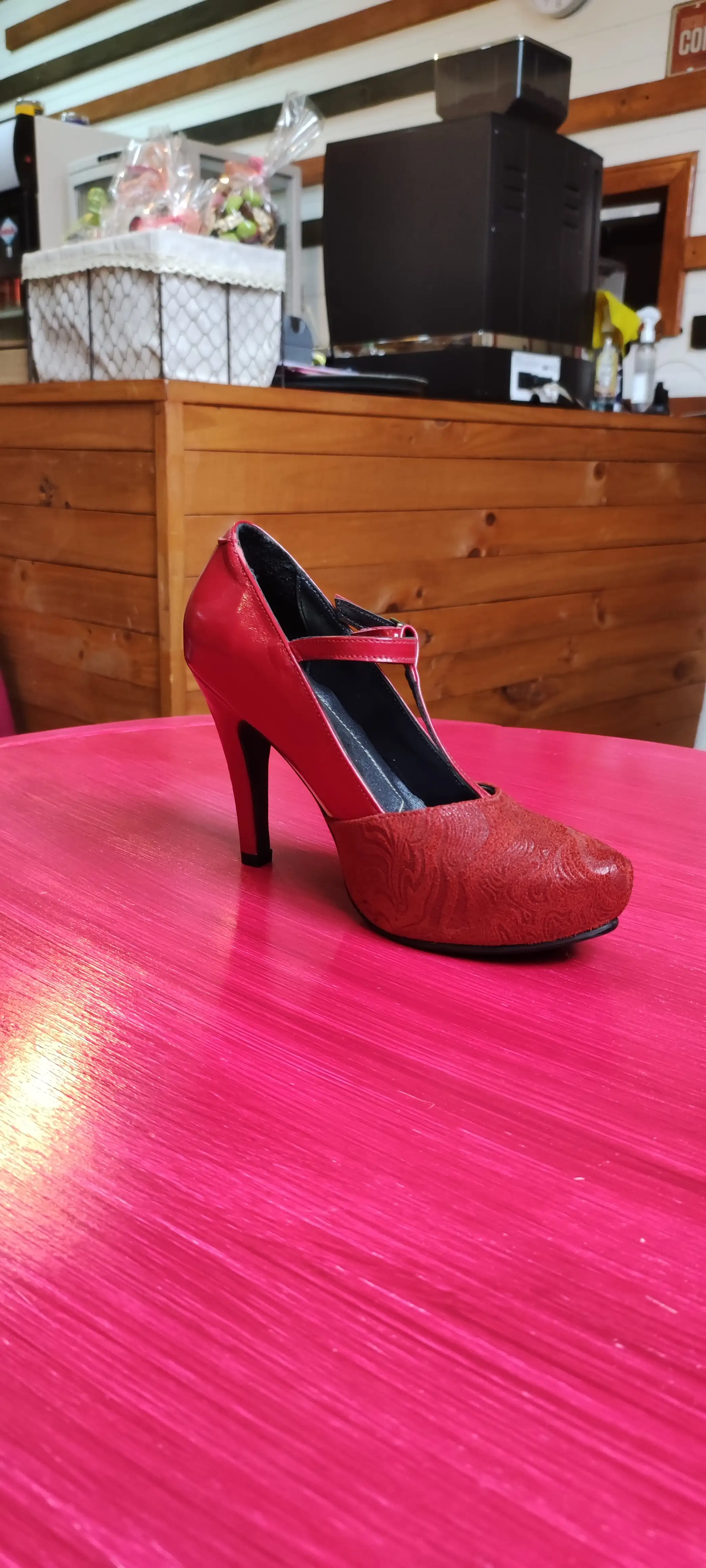 Zapato rojo correa