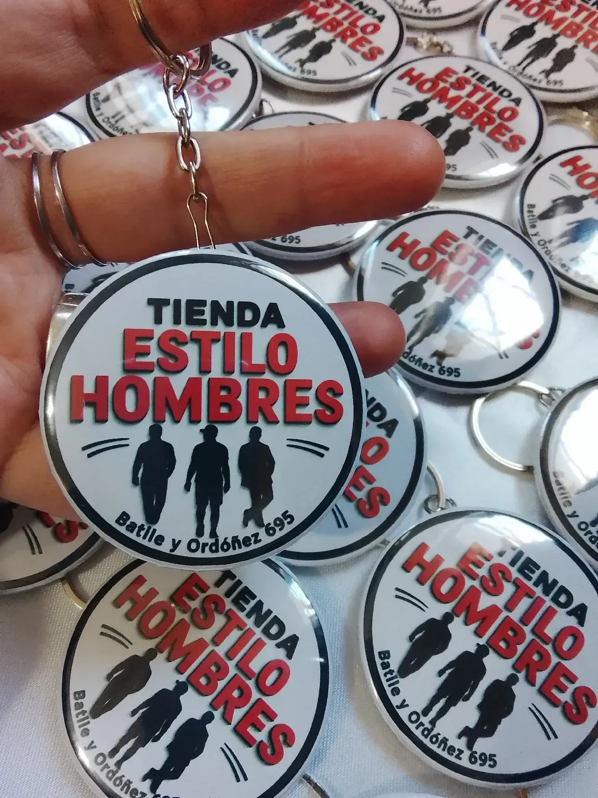 Pin llavero con destapador pack por 10 unidades  3