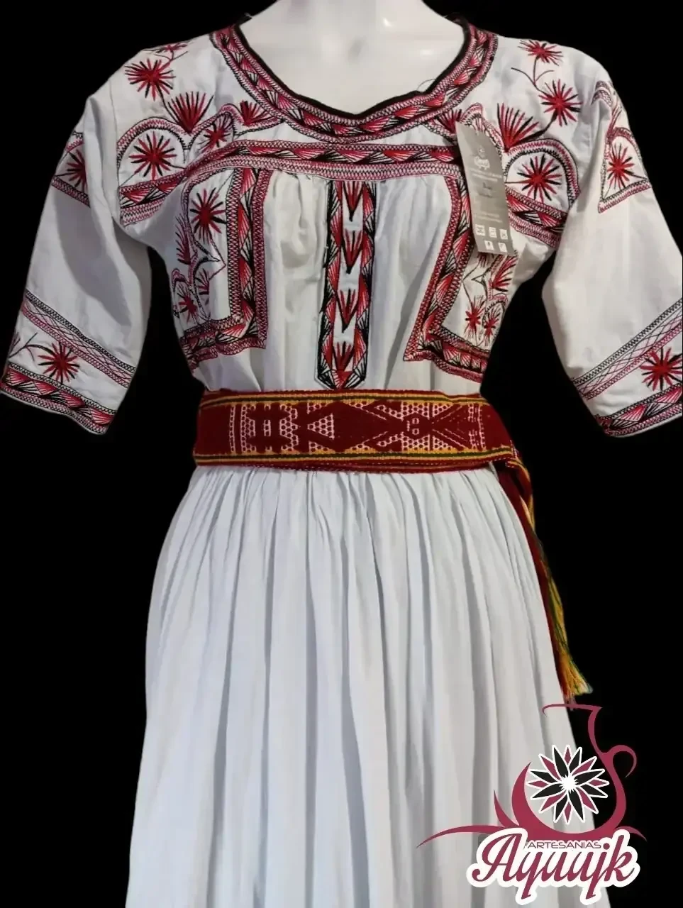Traje típico de Tlahuitoltepec 3 4