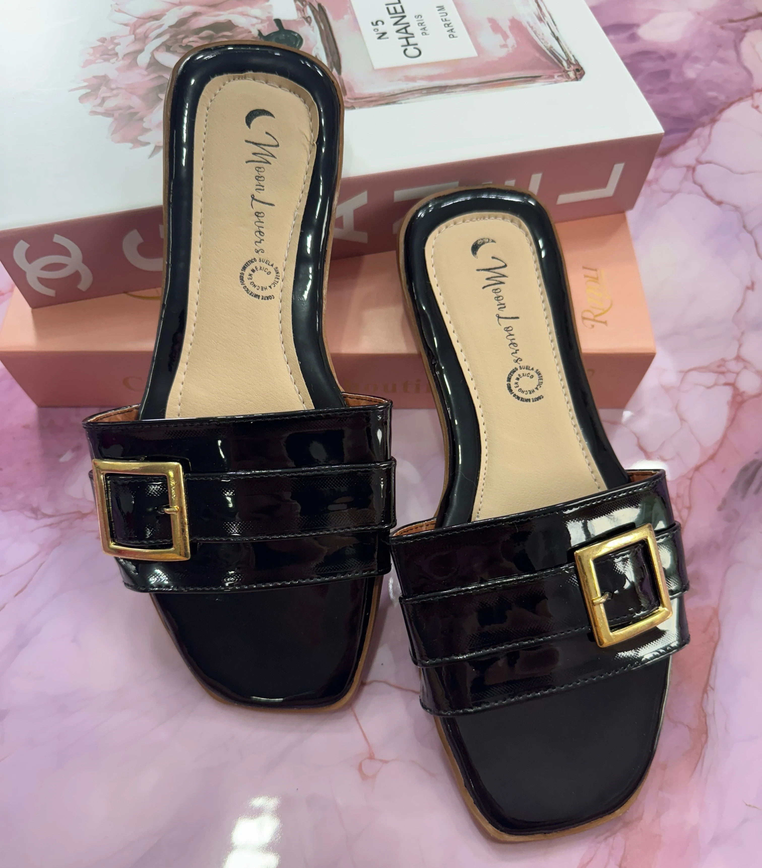 Mod.901 Sandalia Premium Charol Negro